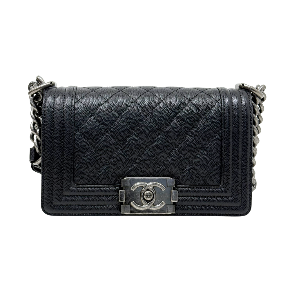 Black quilted leather Chanel Boy flap shoulder bag with chain strap and turn-lock
