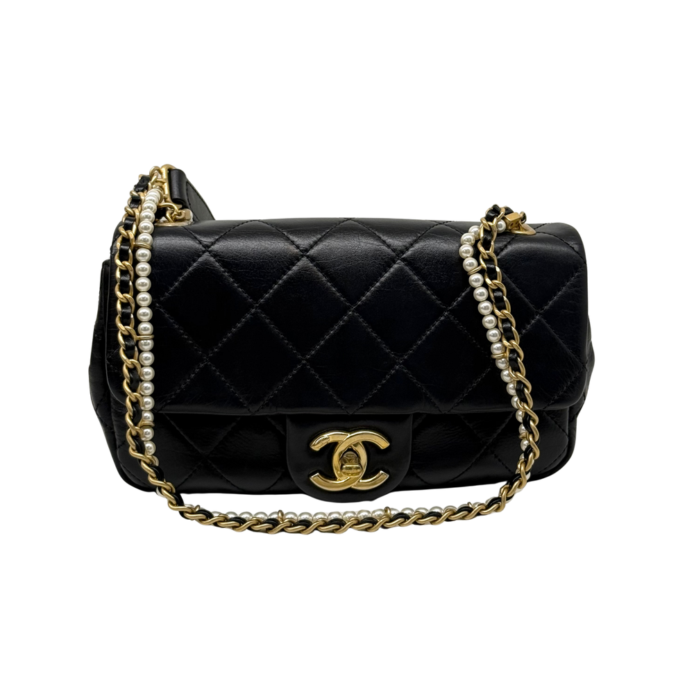 Pre-owned Chanel quilted flap shoulder bag, black leather with pearl-trimmed gold chain strap