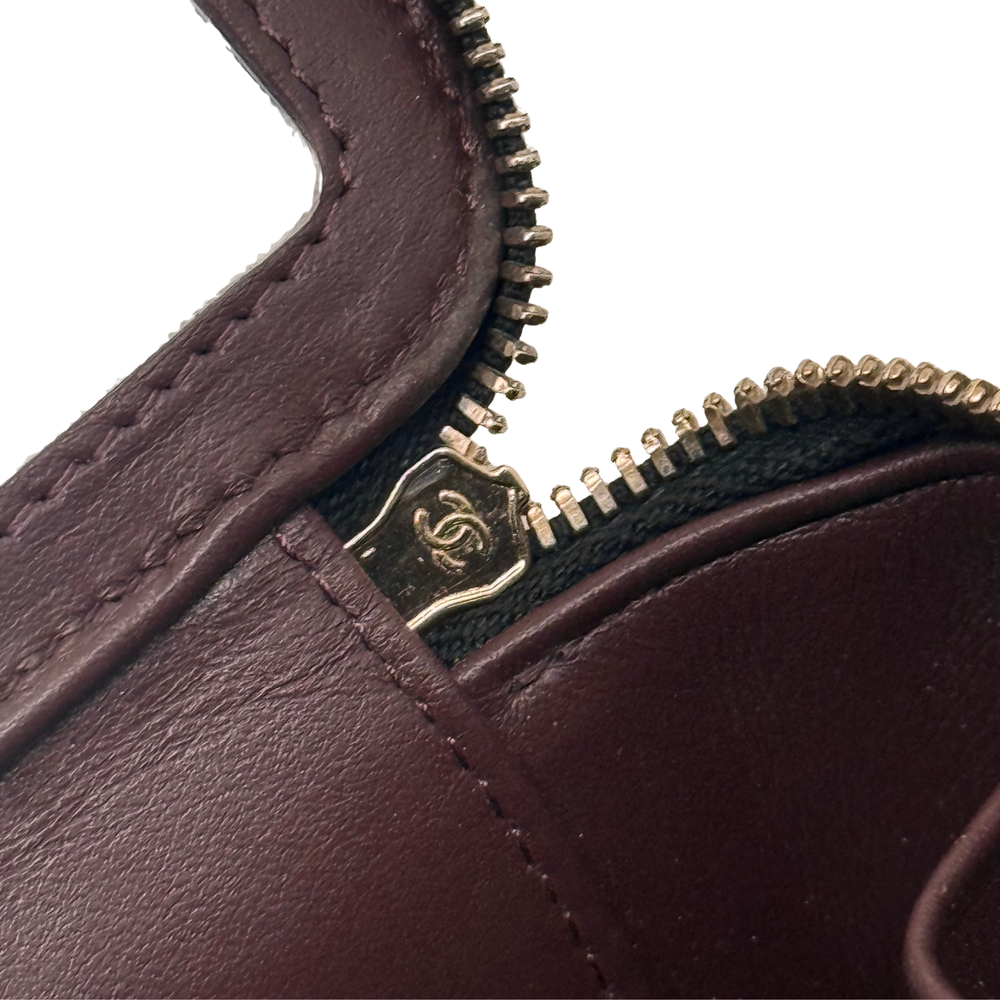 Pre-owned Chanel zipper pull and chain hardware on burgundy leather mini pouch