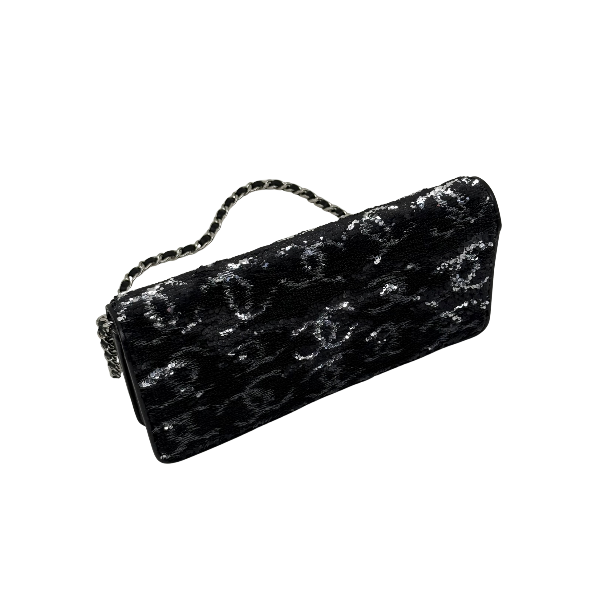 Chanel 23B Black Silver CC Logo Sequin Clutch On Chain Silver Hardware microchipped (pre-owned)