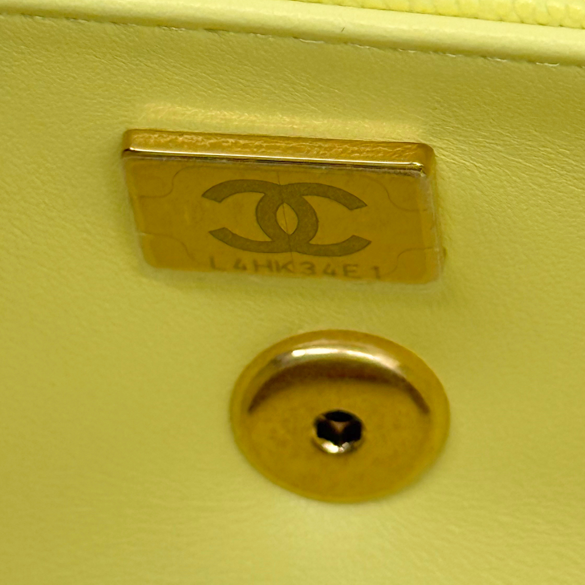 Chanel Preppy Coco Small Light Yellow Shiny Caviar Leather Bowling Bag (pre-owned)