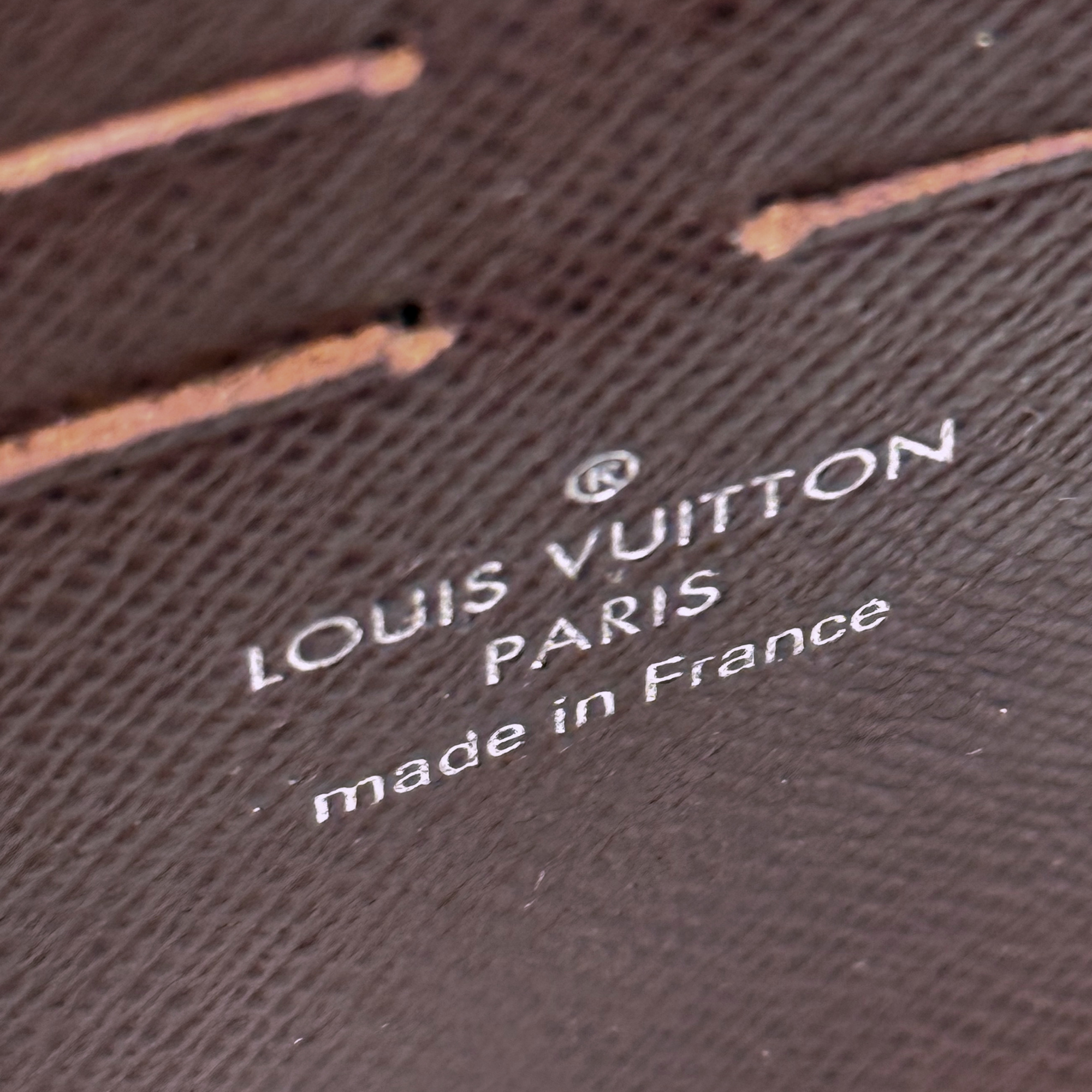 Louis Vuitton Pochette Voyage Taiga Leather MM (pre-owned)