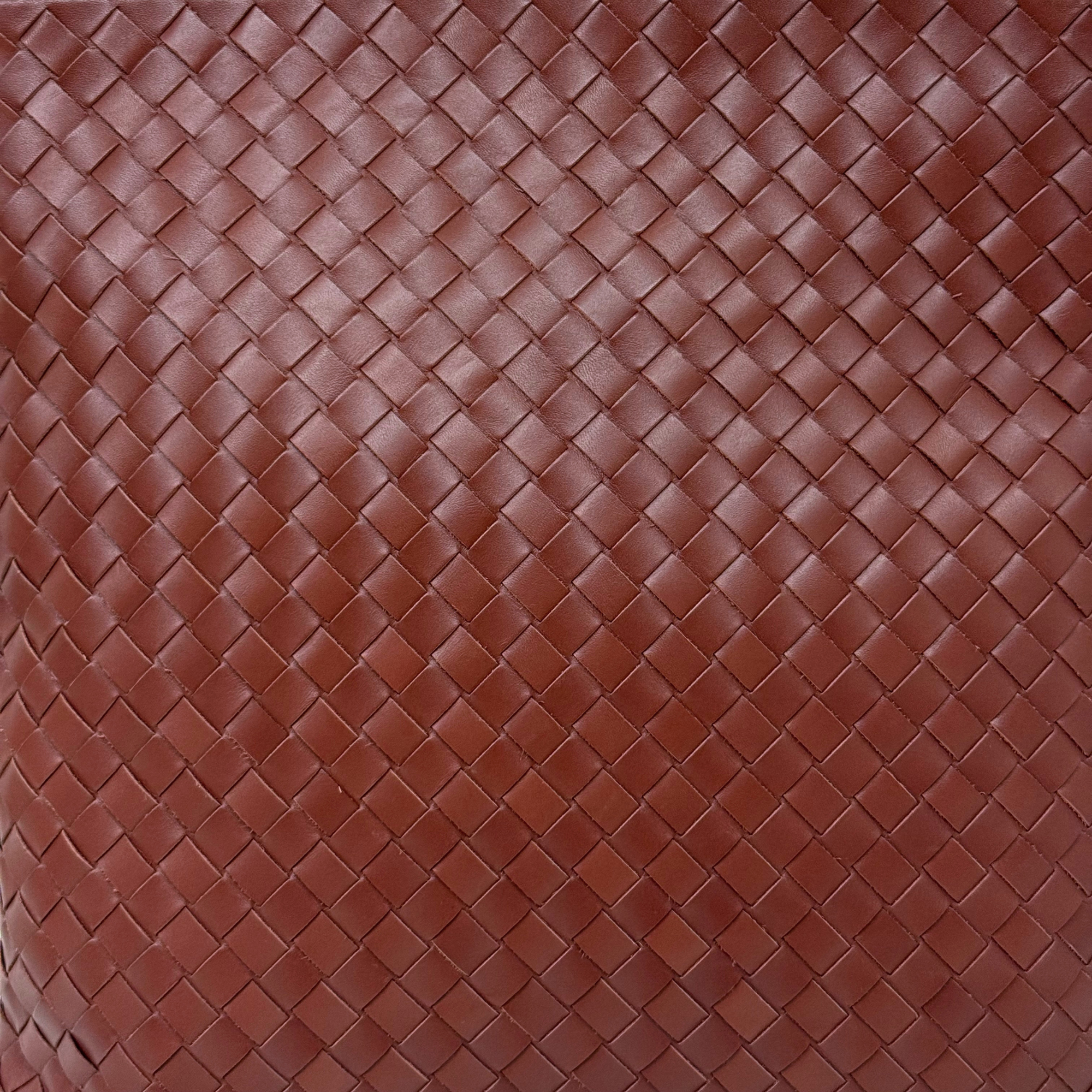 Bottega Veneta Nappa Intrecciato Flat Messenger Crossbody Bag
 (brand new)