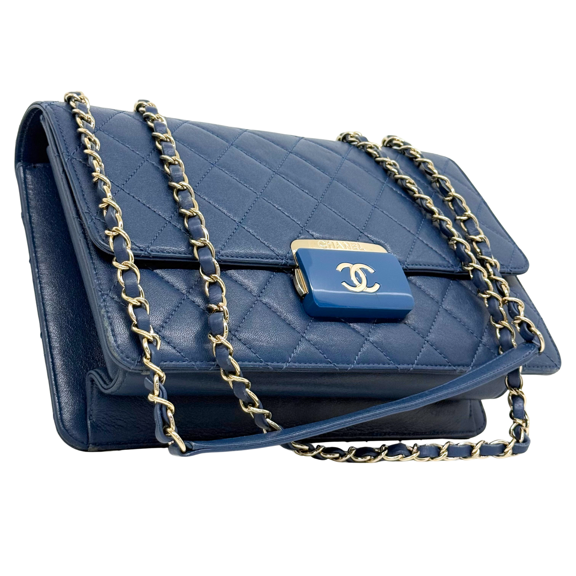 Chanel Beauty Lock Matelasse shoulder bag (pre-owned)