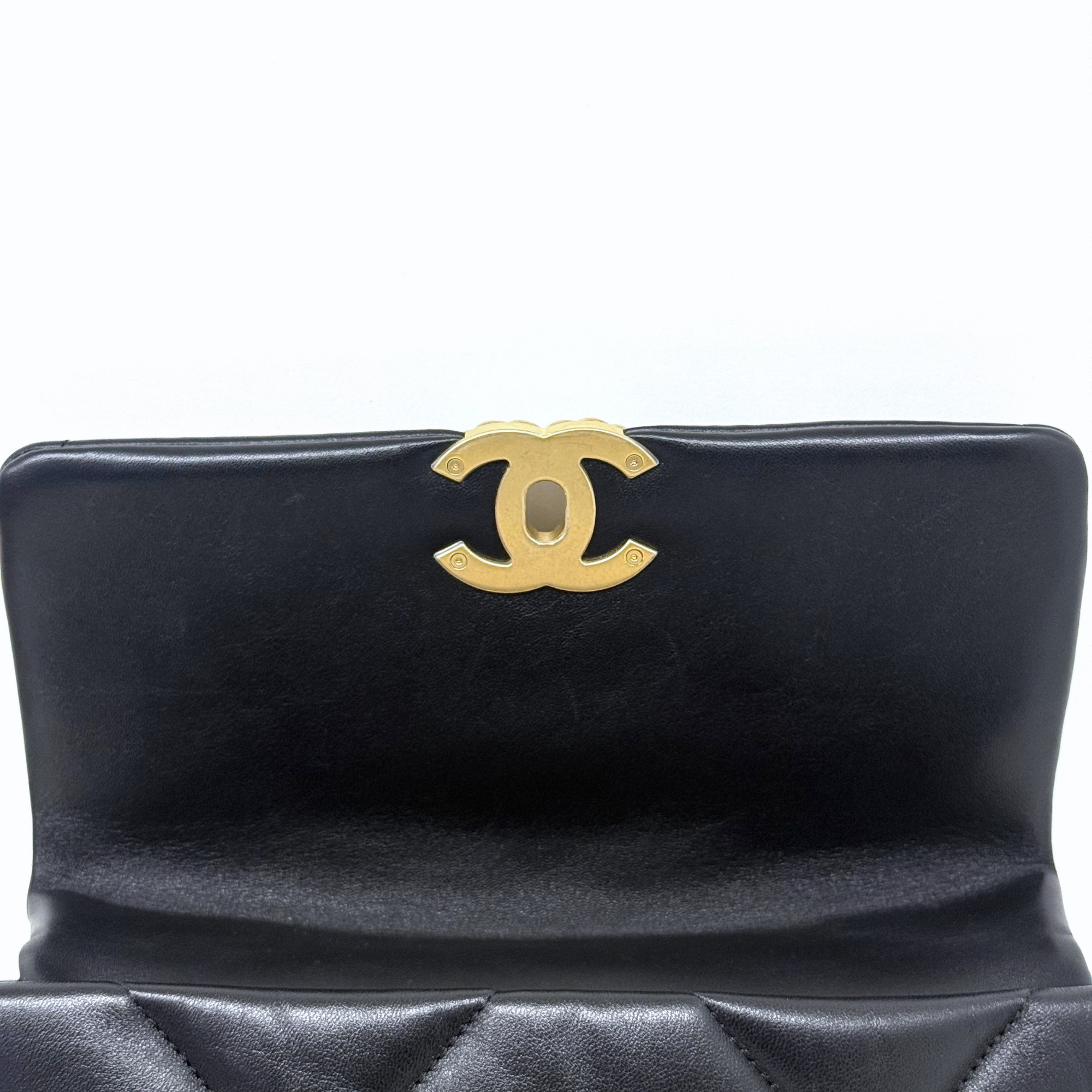 Chanel 19 Medium Black Lambskin Leather Flap (pre-owned)
