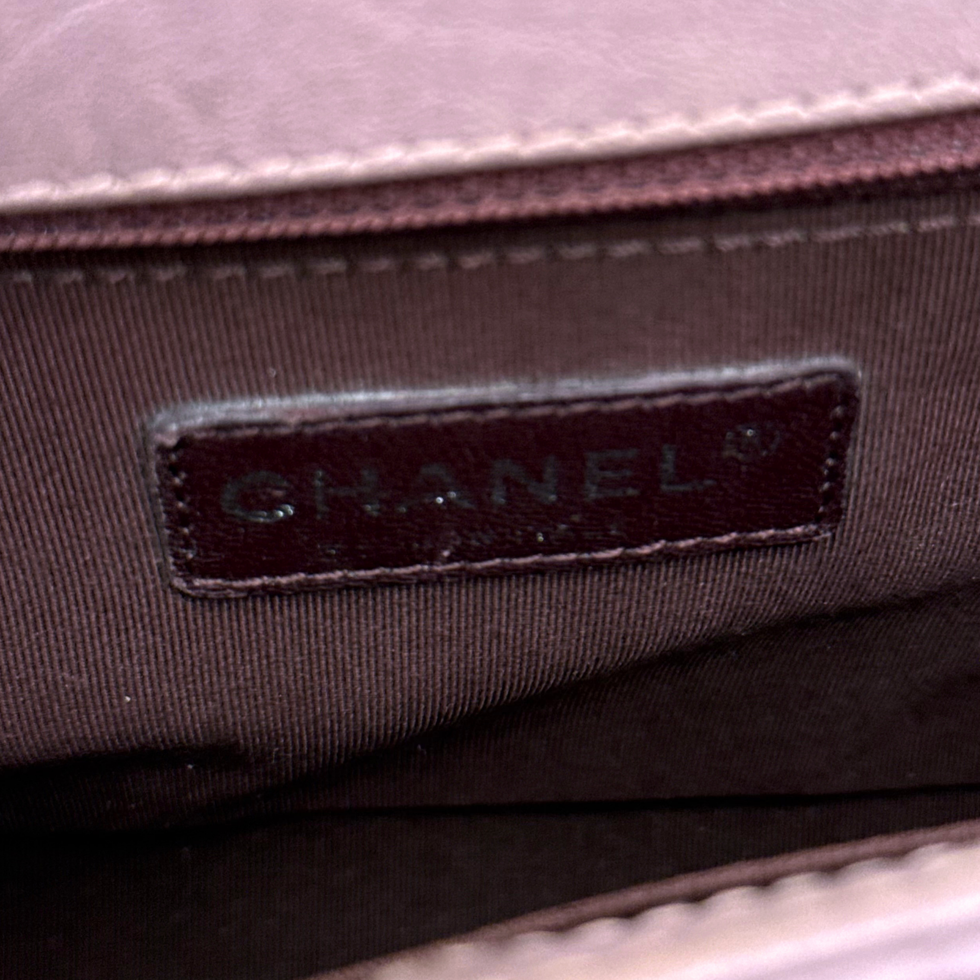 Chanel 2015-2016 Crumpled Lambskin Medium Studded Boy Flap Pink (pre-owned)