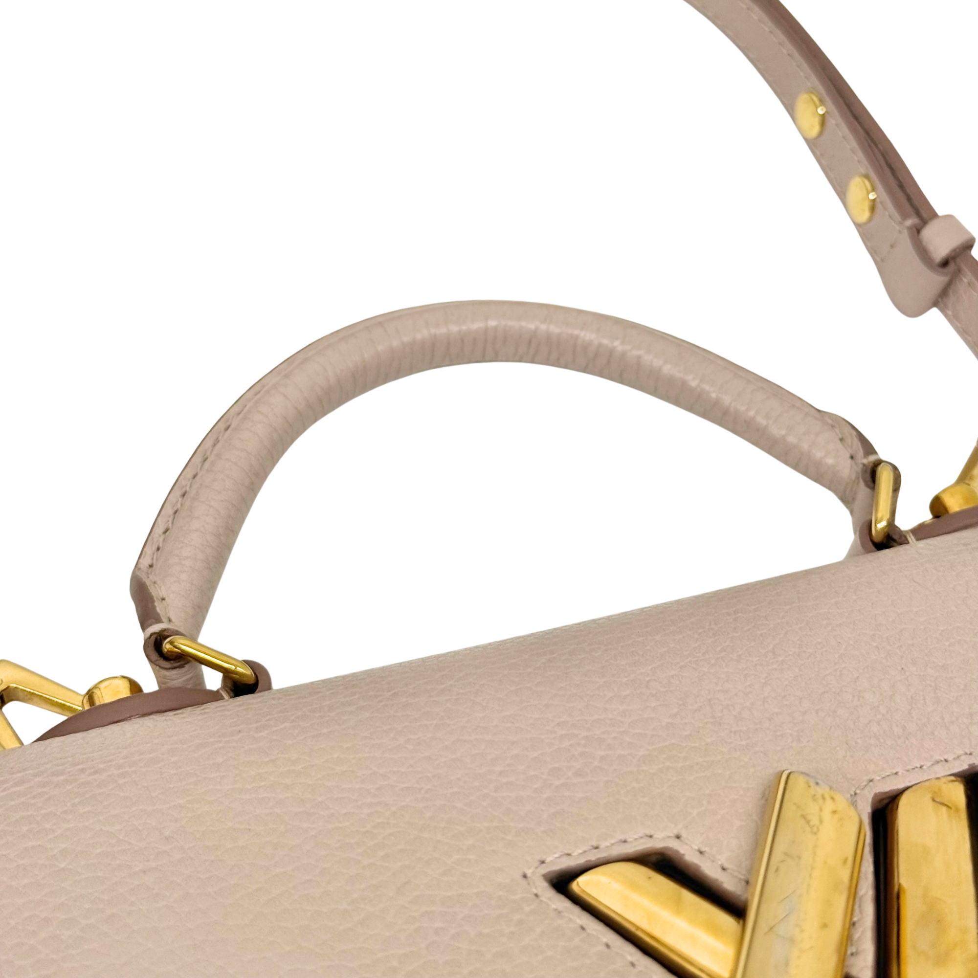 Louis Vuitton Twist BB Beige Grained Epi Leather Top Handle Bag
 (pre-owned)