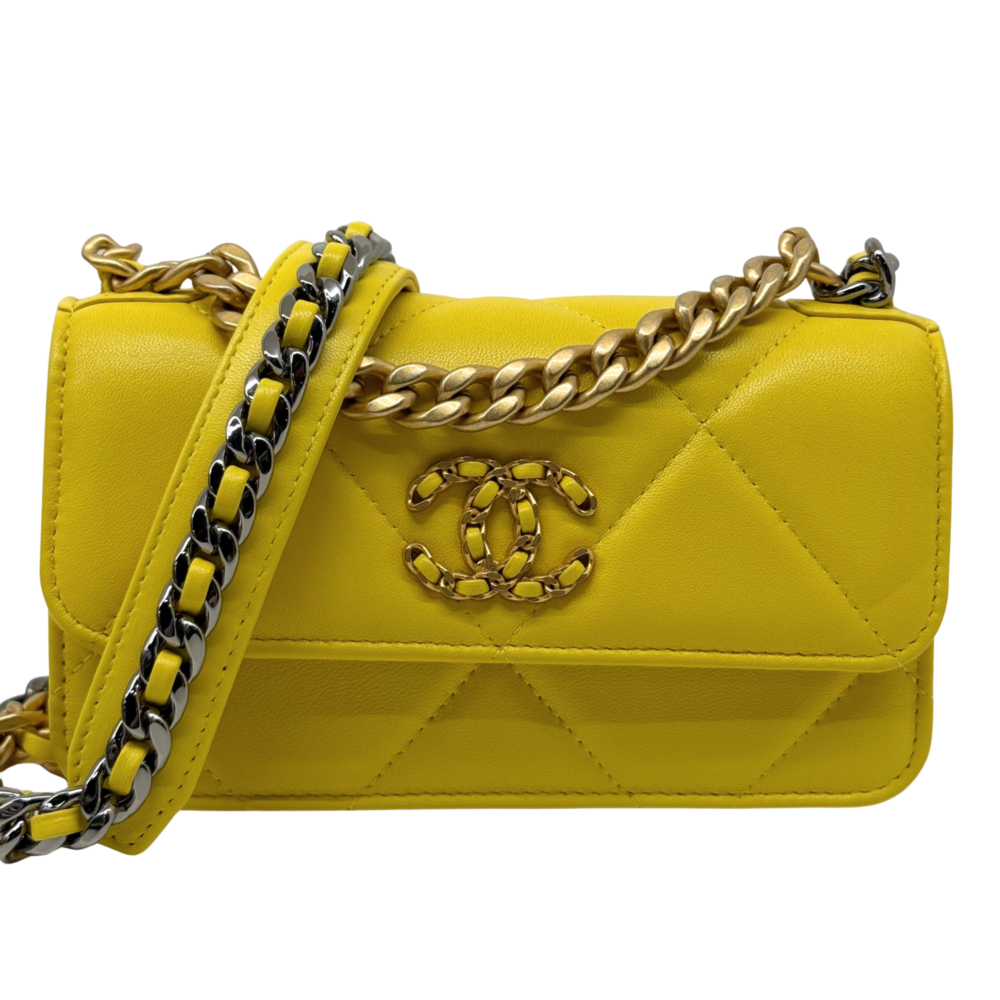 Chanel quilted shoulder bag in yellow leather with front CC clasp and chain strap