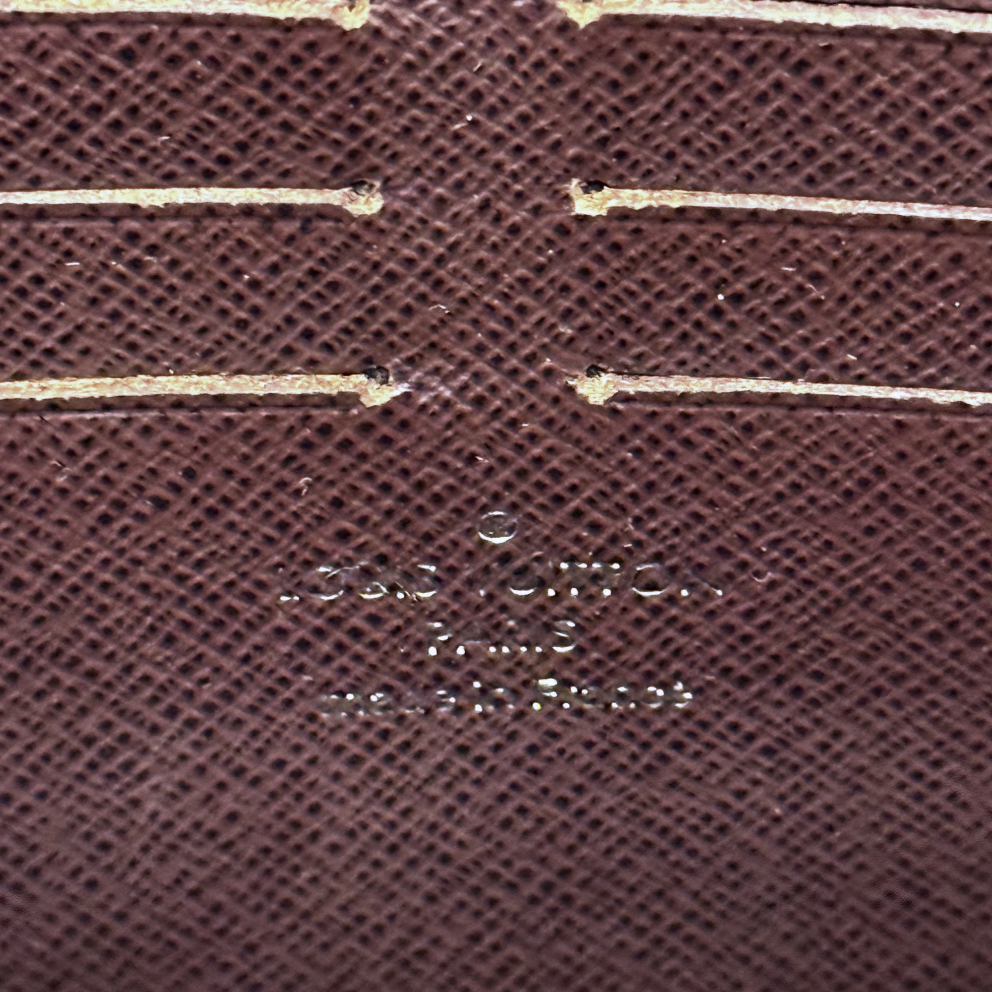 Louis Vuitton Pochette Voyage Taiga Leather MM (pre-owned)