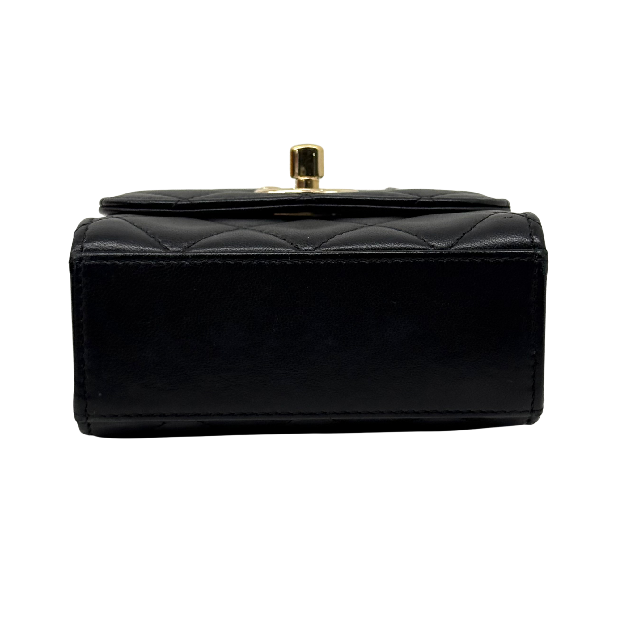 Pre-owned Chanel quilted leather shoulder bag with gold clasp and chain strap