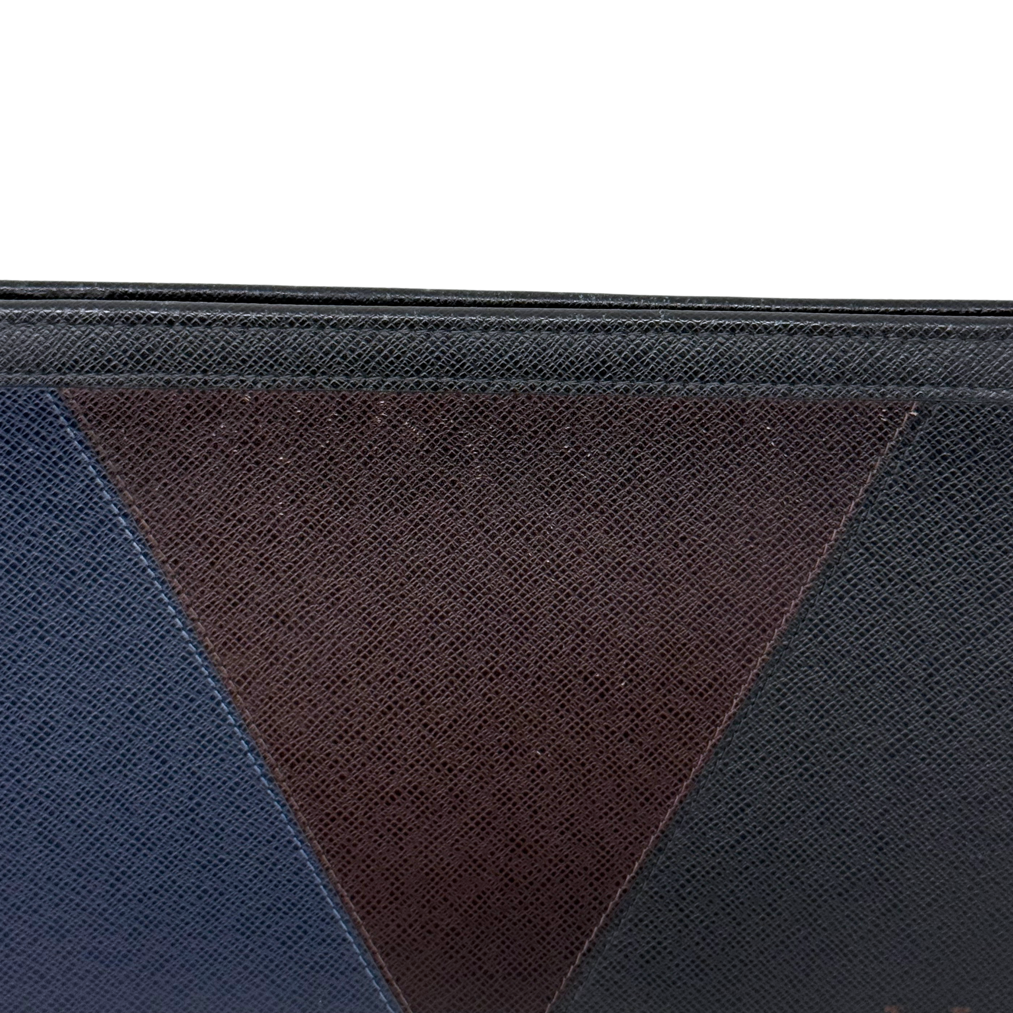 Louis Vuitton Pochette Voyage Taiga Leather MM (pre-owned)