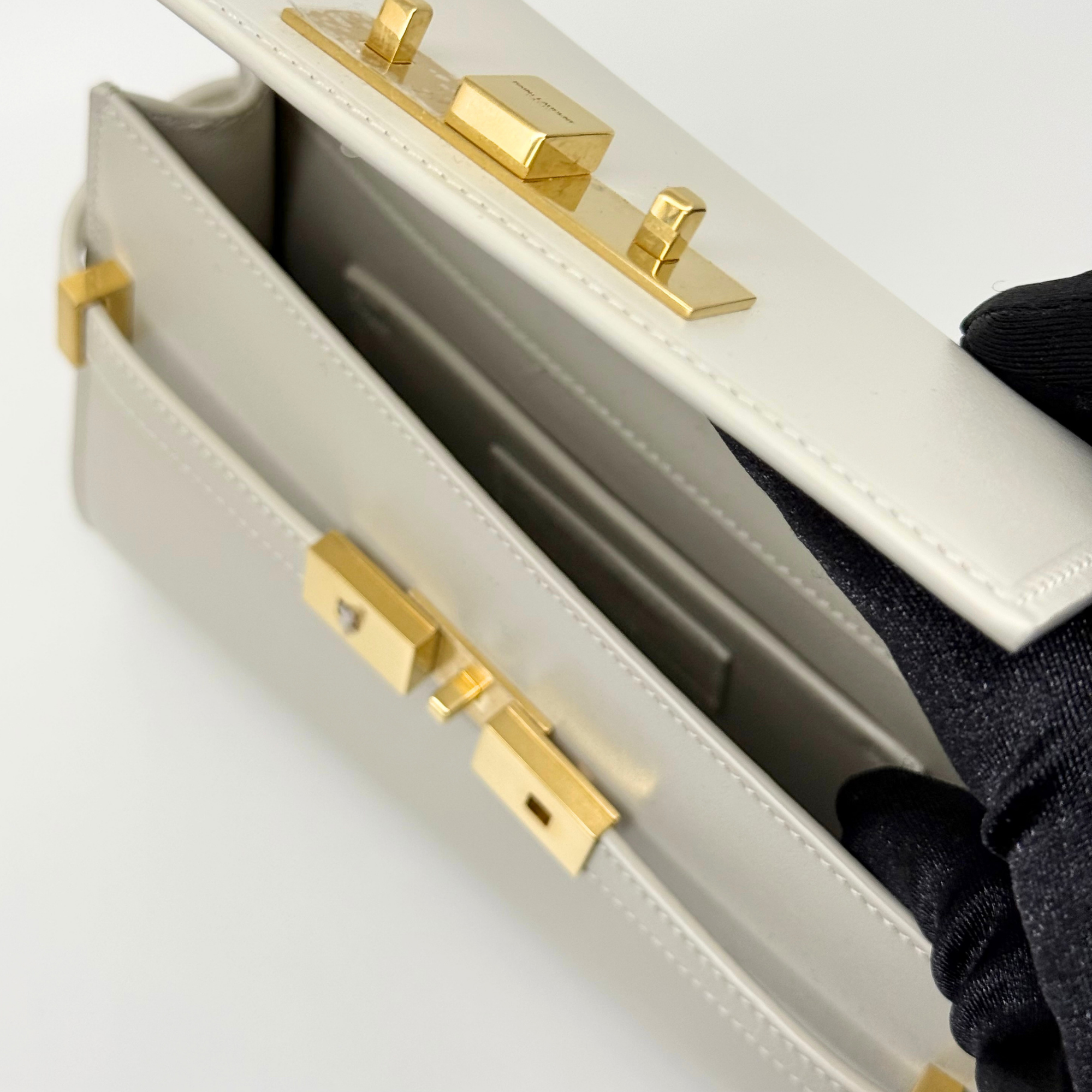 YSL Yves Saint Laurent Paris Cream Leather Manhattan Shoulder Bag (brand new)