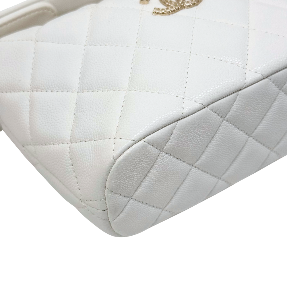 Chanel quilted white leather bag corner with diamond stitching