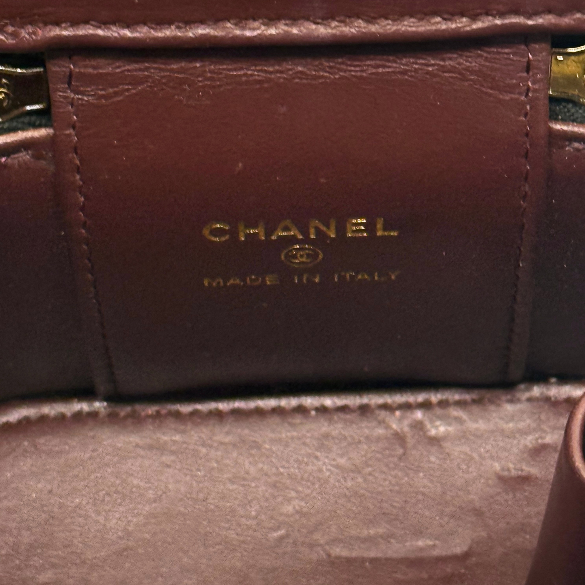 Pre-owned Chanel small pouch interior label in burgundy leather with stitched edges