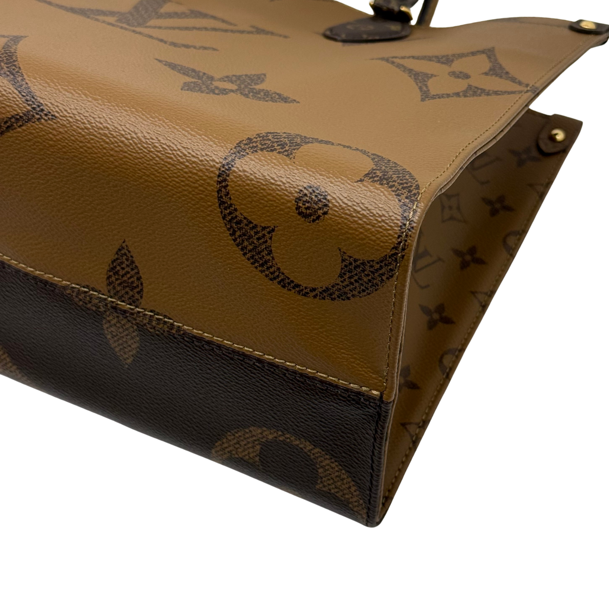 Louis Vuitton Monogram Reverse Giant OnTheGo MM bag (pre-owned)