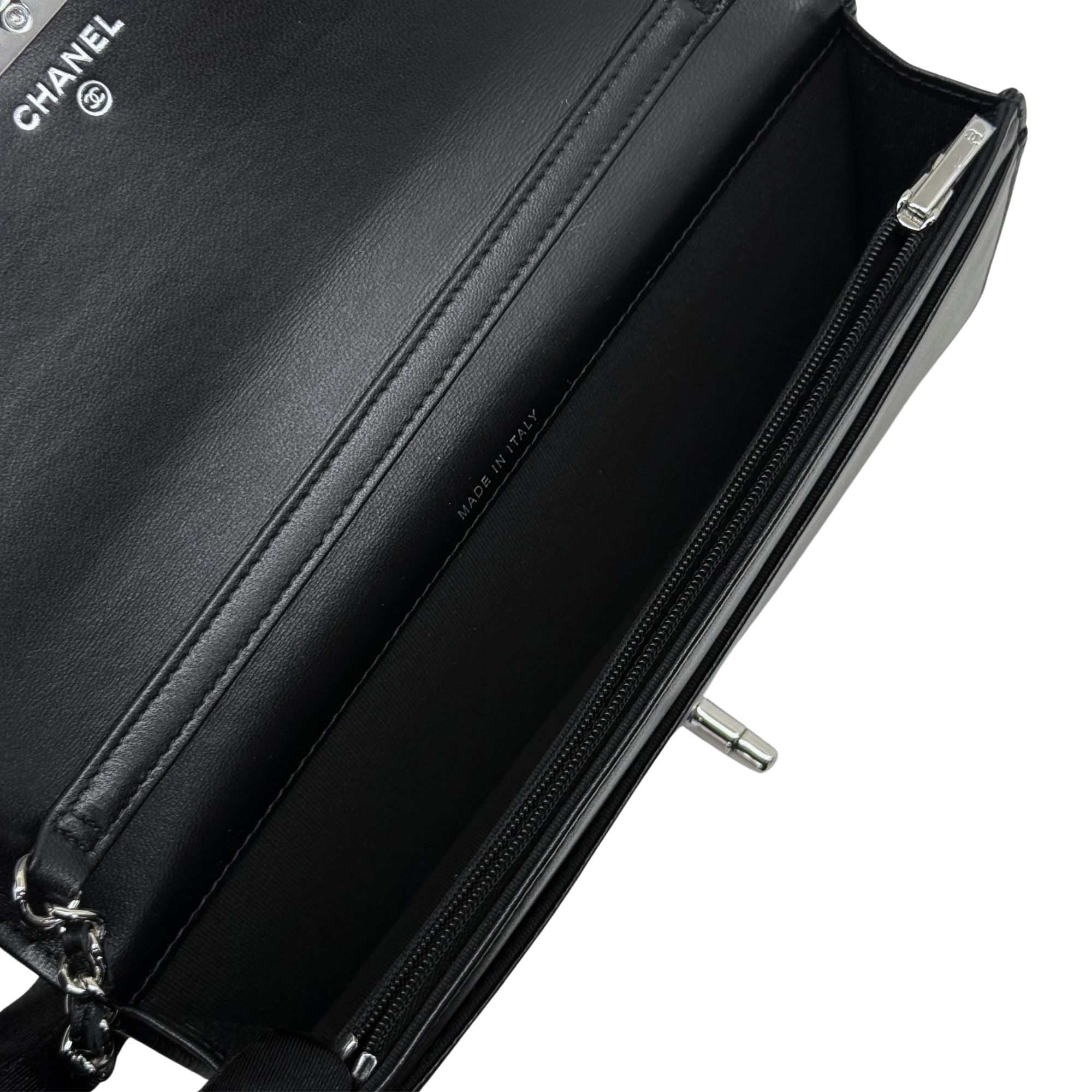 Chanel 23B Black Silver CC Logo Sequin Clutch On Chain Silver Hardware microchipped (pre-owned)