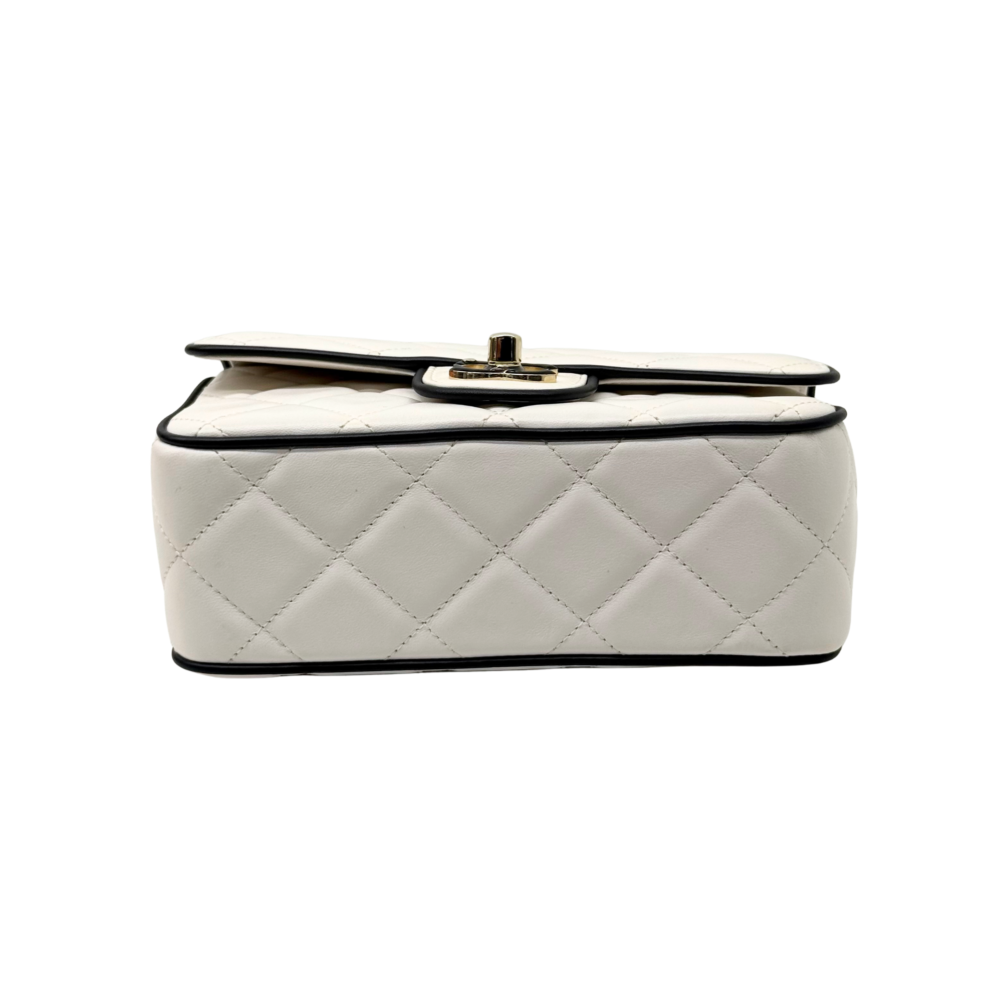 Pre-owned quilted shoulder bag top with gold-tone turn-lock hardware