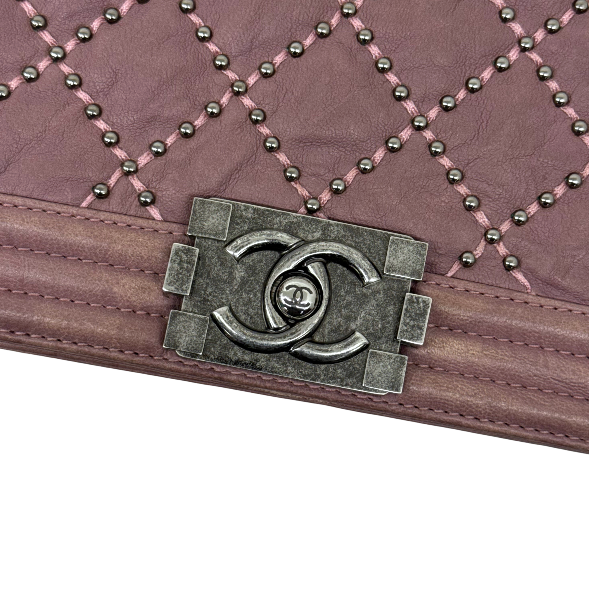 Chanel 2015-2016 Crumpled Lambskin Medium Studded Boy Flap Pink (pre-owned)
