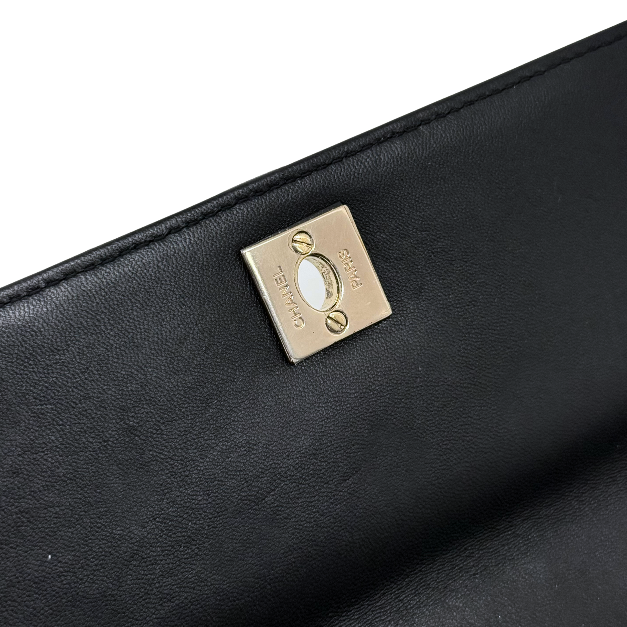 Chanel 2016-2017 East West Flap Pearl Strap Black Lambbskin (pre-owned)