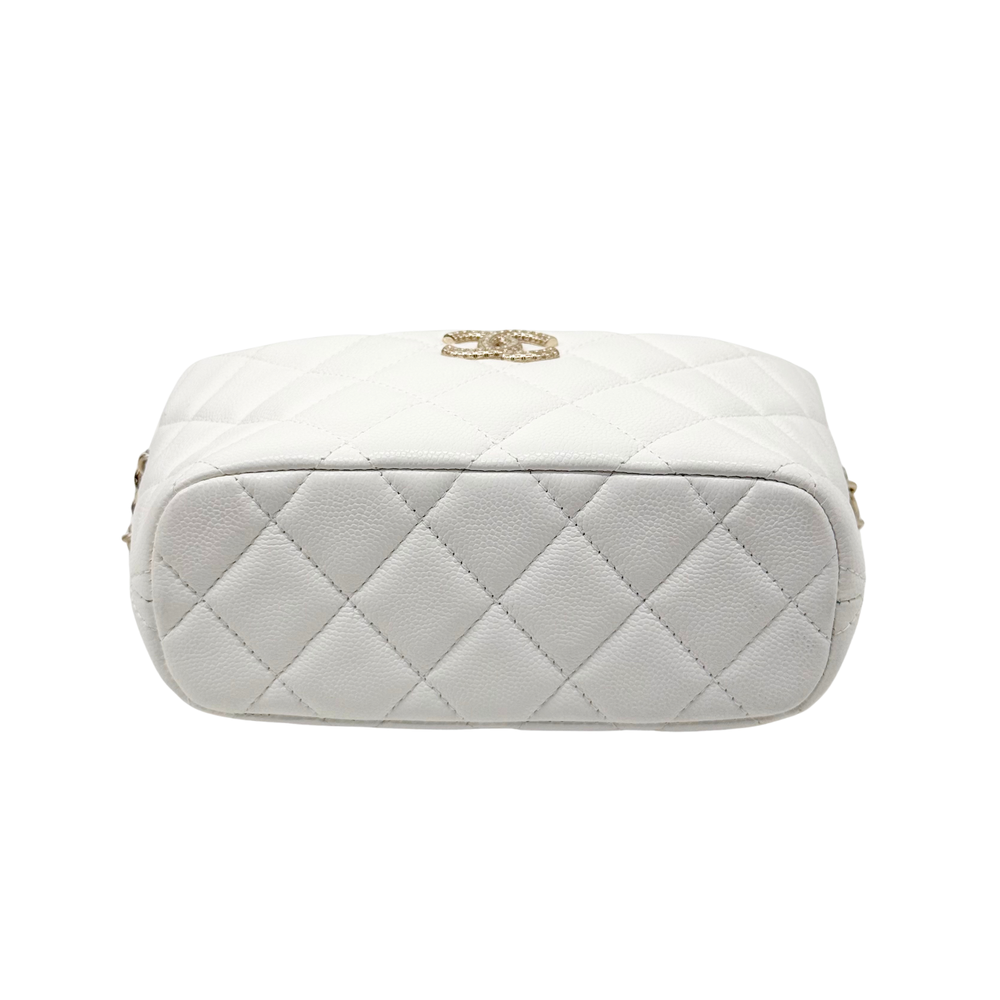 Chanel quilted white shoulder bag with chain strap and top handle