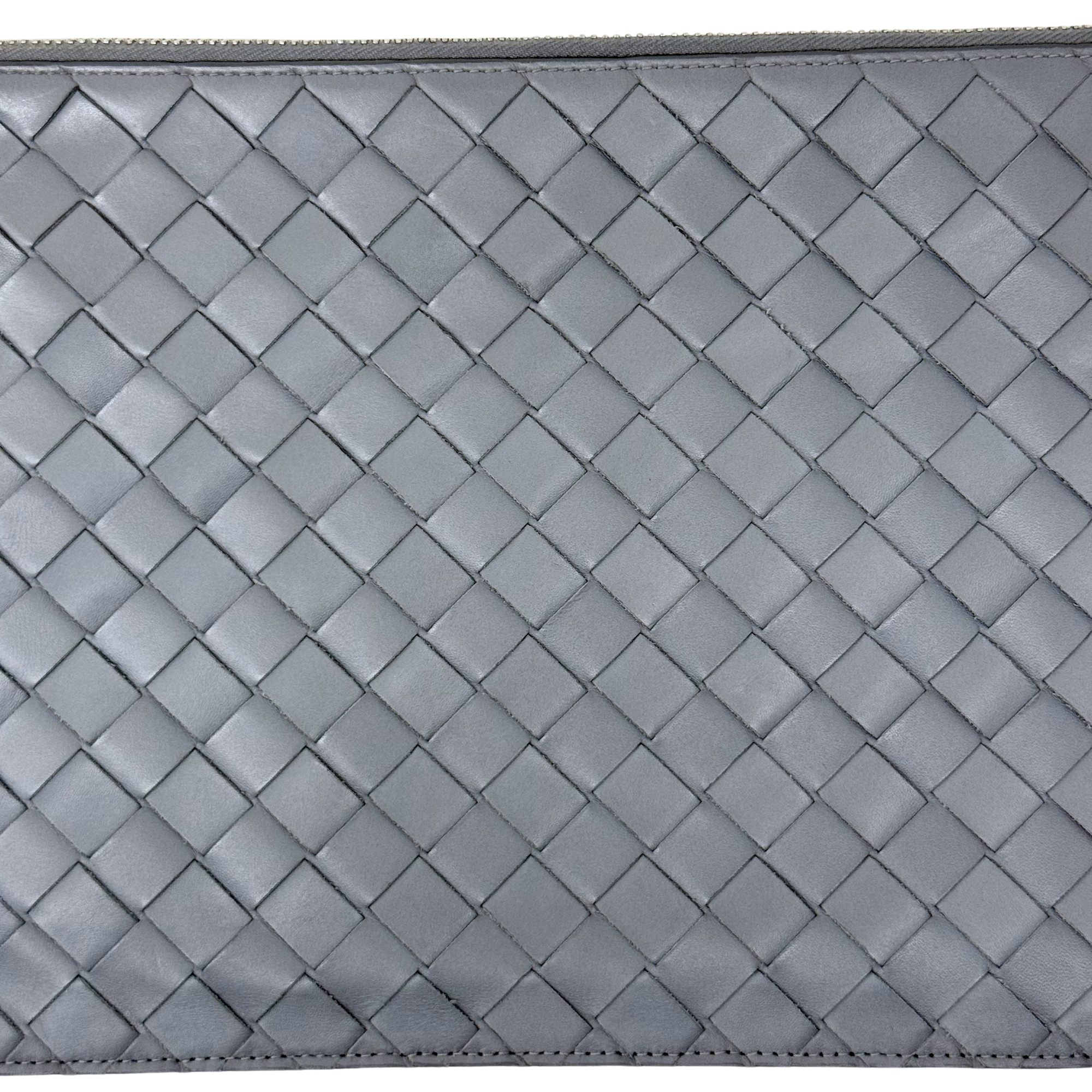 Bottega Veneta Intrecciato wristlet clutch bag grey (pre-owned)
