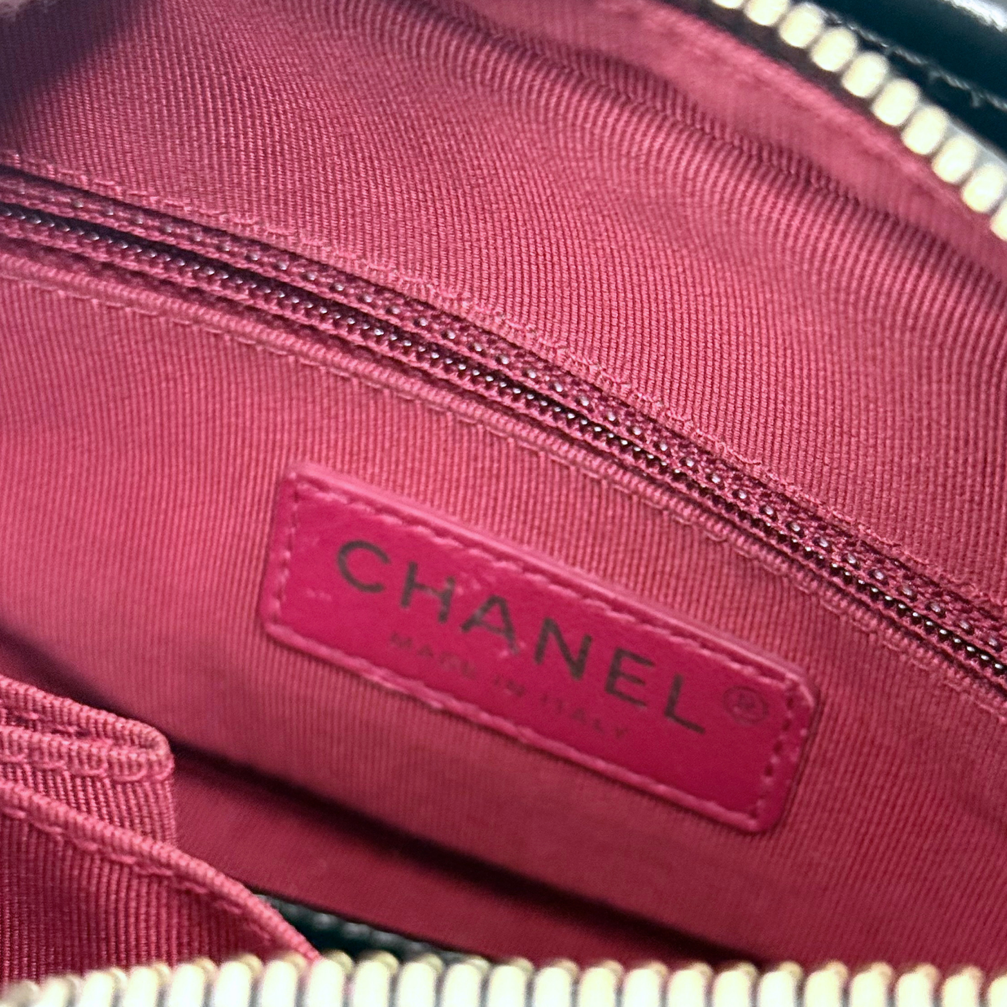 Chanel 19 Medium Black Lambskin Leather Flap (pre-owned)