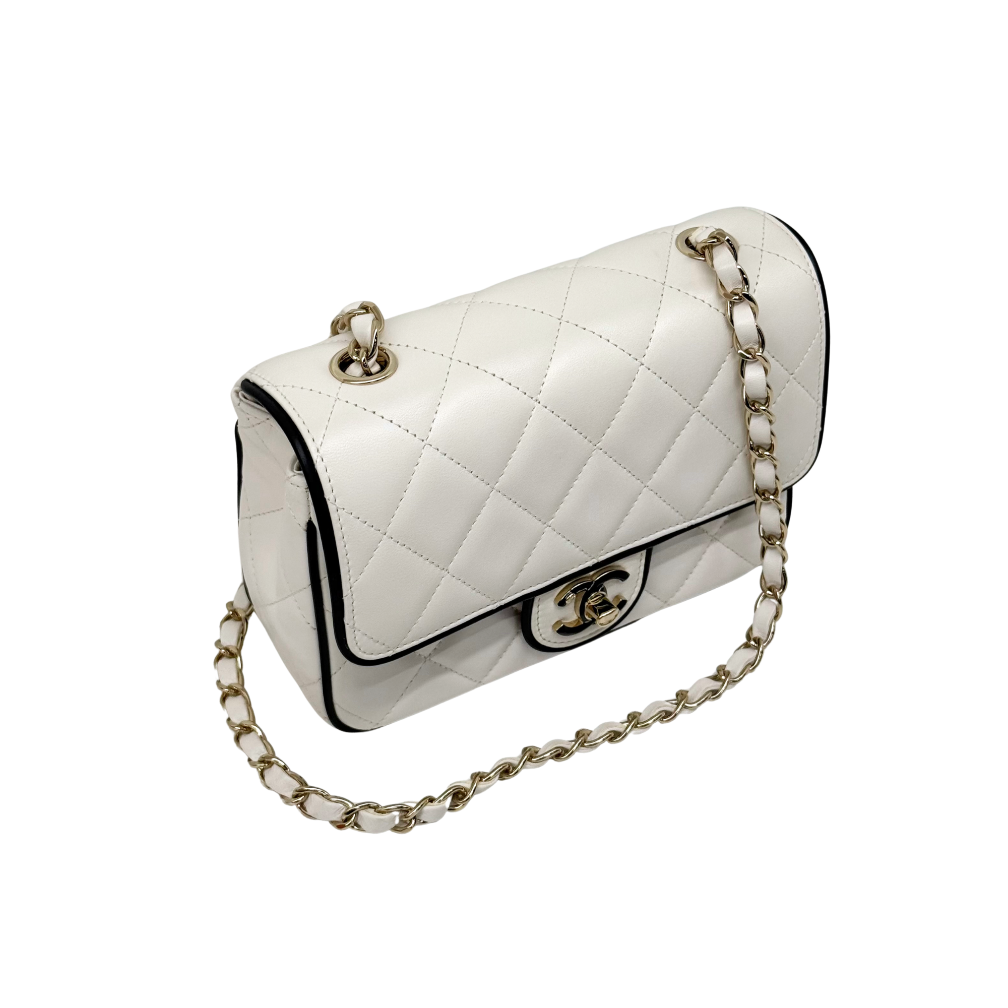 Pre-owned quilted shoulder bag with chain strap and black-trimmed flap