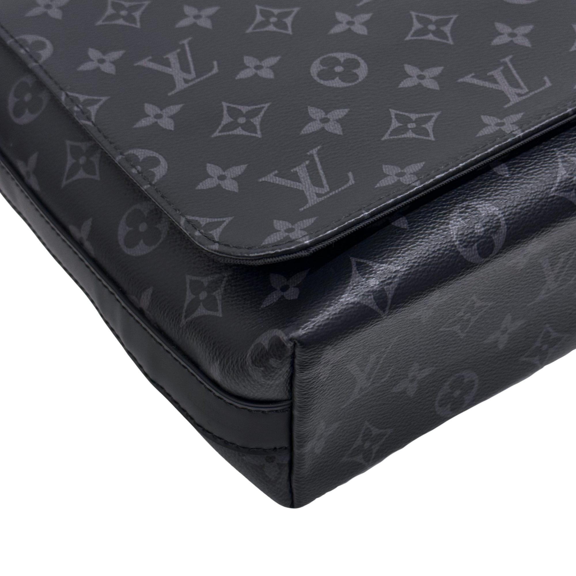 Louis Vuitton District Messenger Bag Monogram Eclipse Canvas MM crossbody bag black (pre-owned)