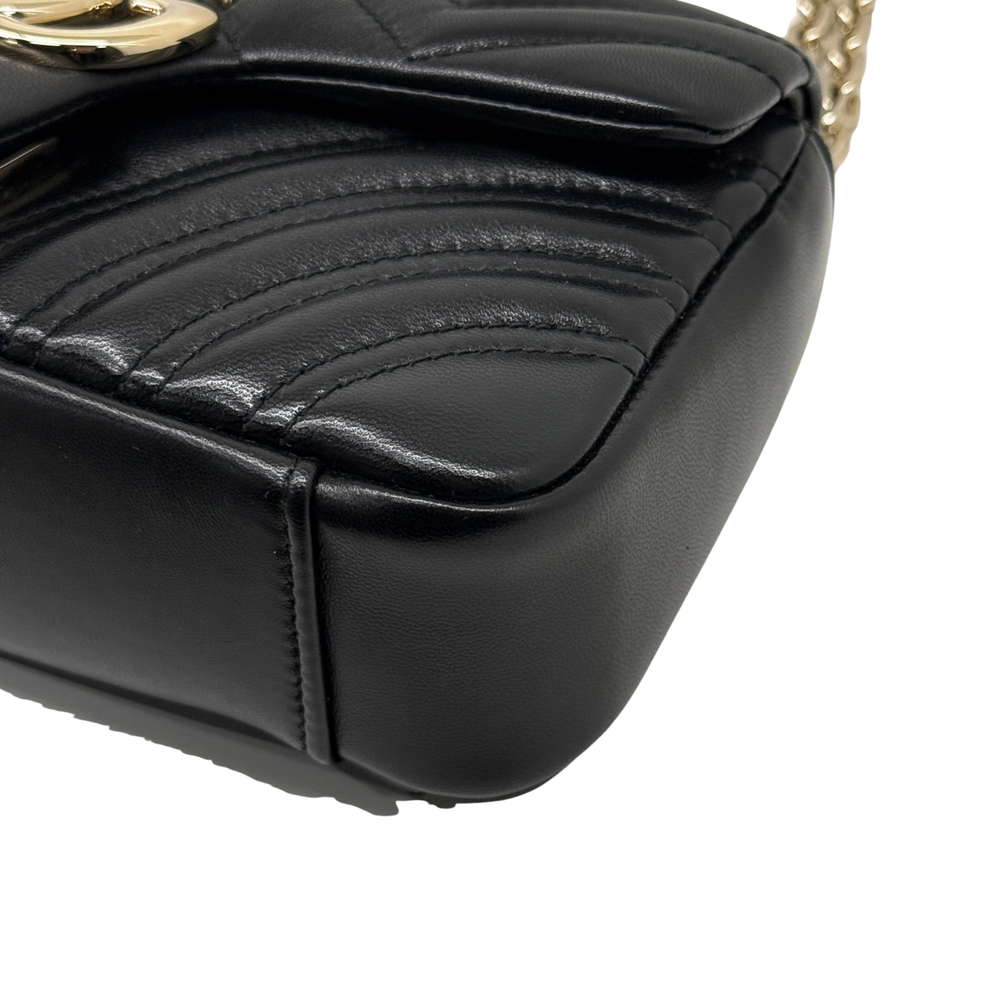 Gucci shoulder bag close-up of black quilted leather corner with curved seam