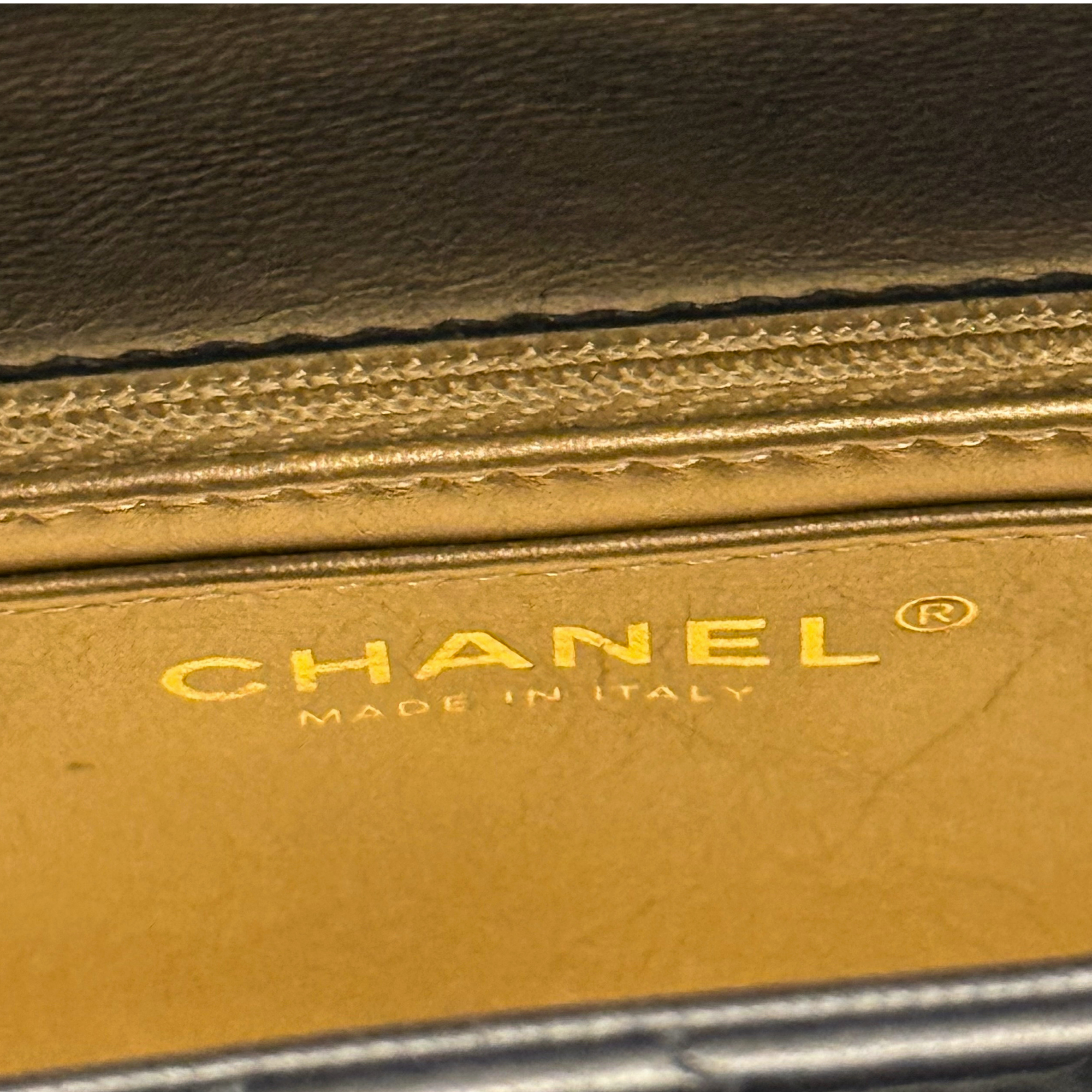 Pre-owned Chanel interior logo label on gold fabric lining of quilted shoulder bag