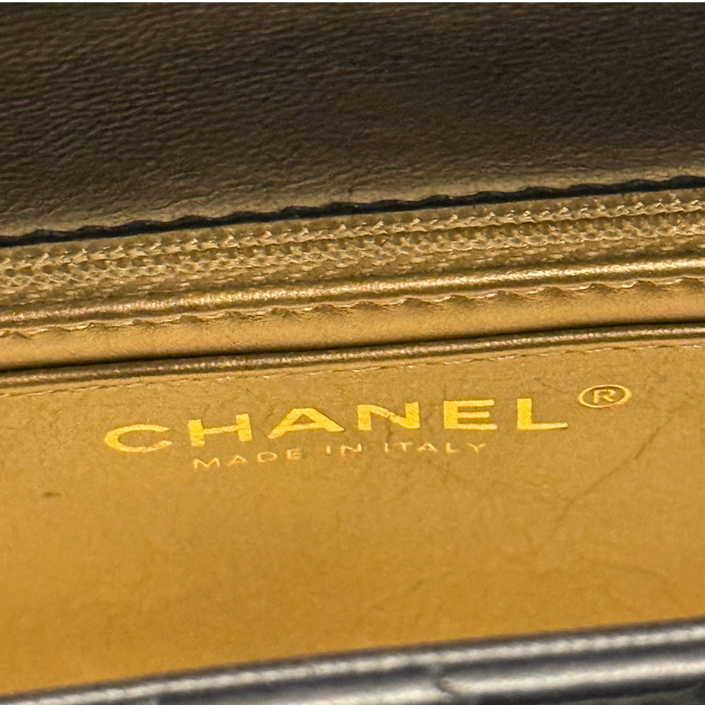 Pre-owned Chanel interior logo label on gold fabric lining of quilted shoulder bag