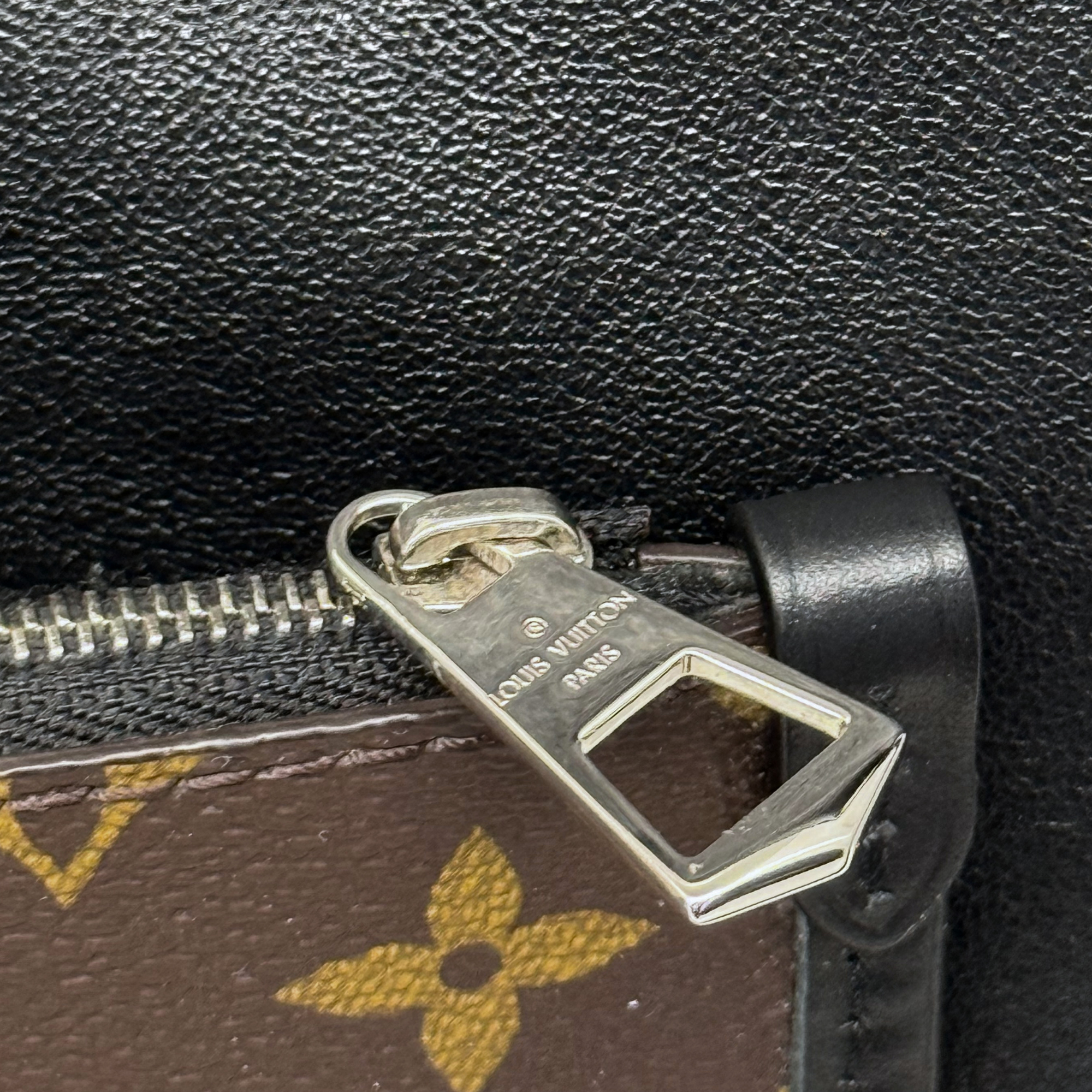 Louis Vuitton CarryAll Vibe MM (pre-owned)
