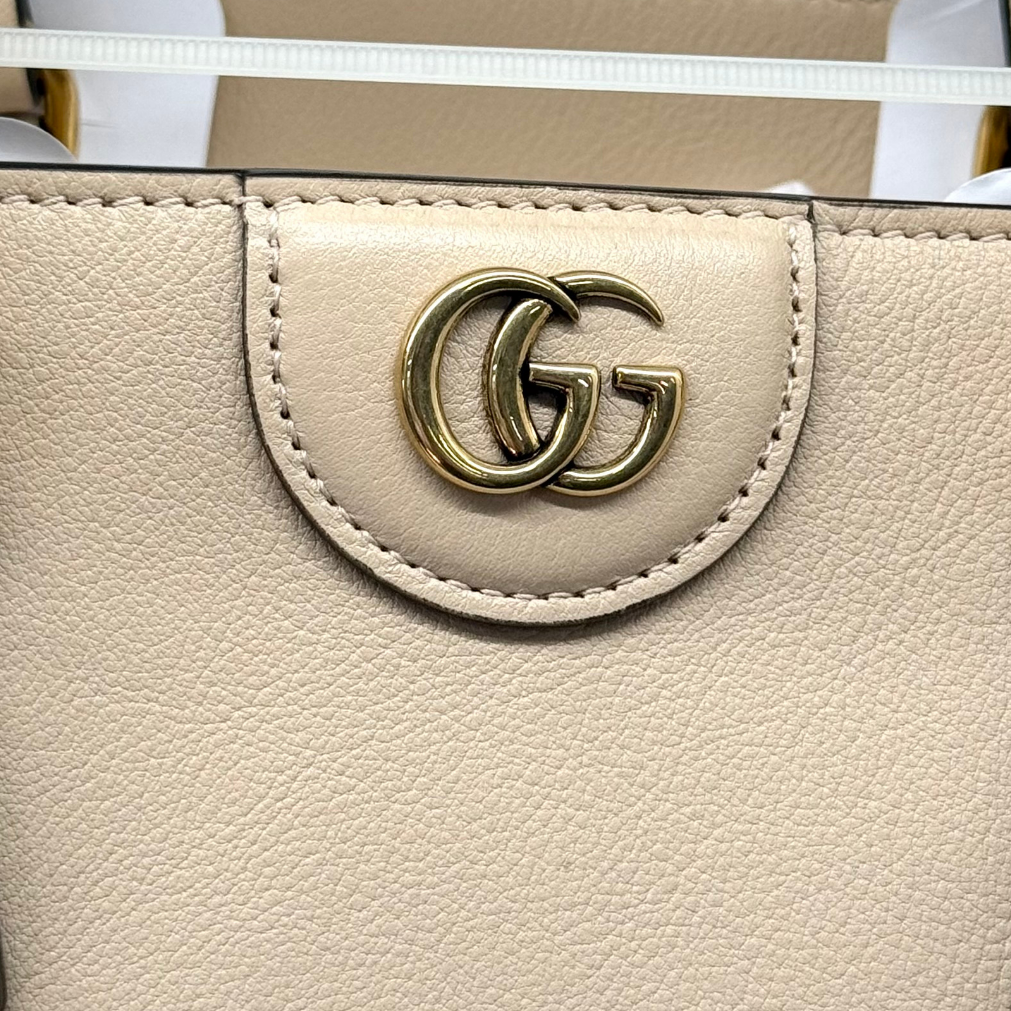 Gucci beige leather Gucci Diana medium tote bag (pre-owned)