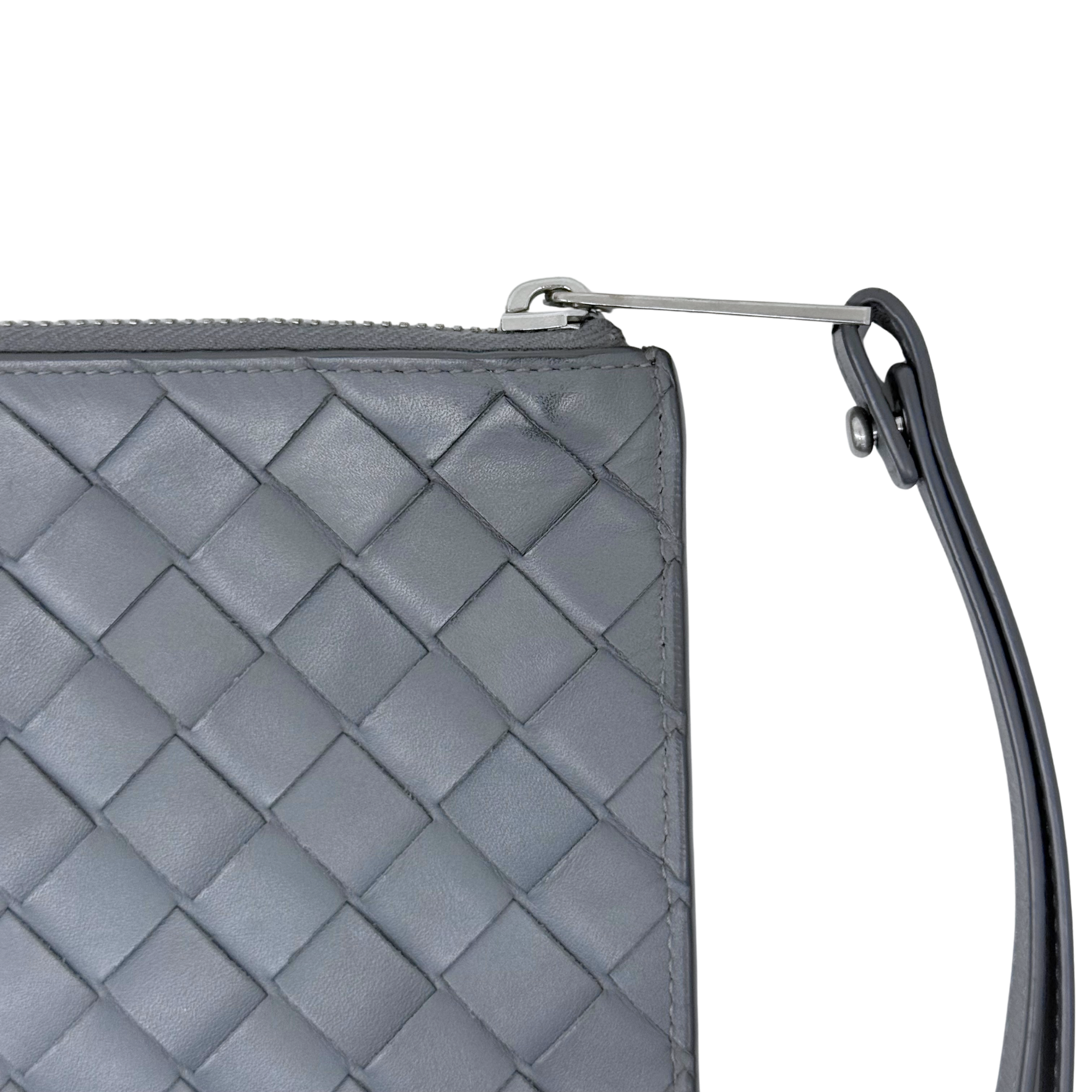 Bottega Veneta Intrecciato wristlet clutch bag grey (pre-owned)