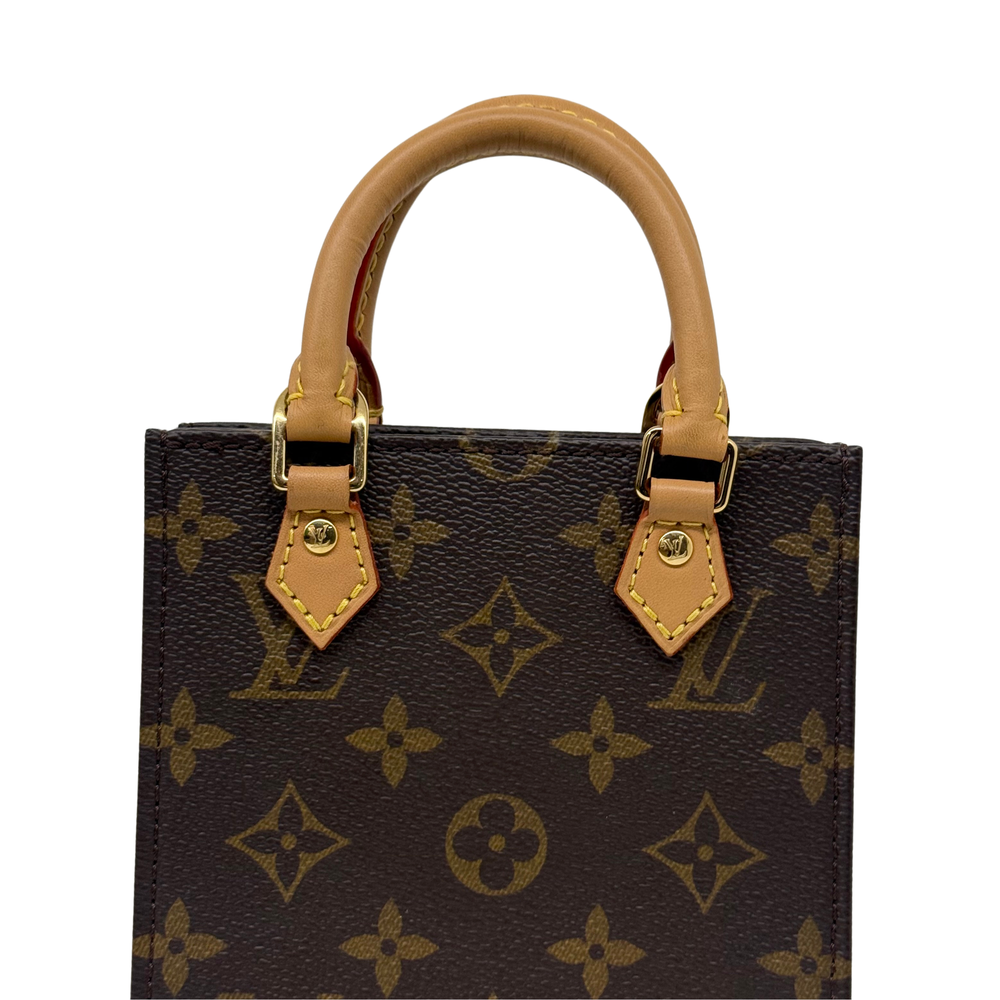 Pre-owned Louis Vuitton monogram handbag close-up of front panel and handle attachments