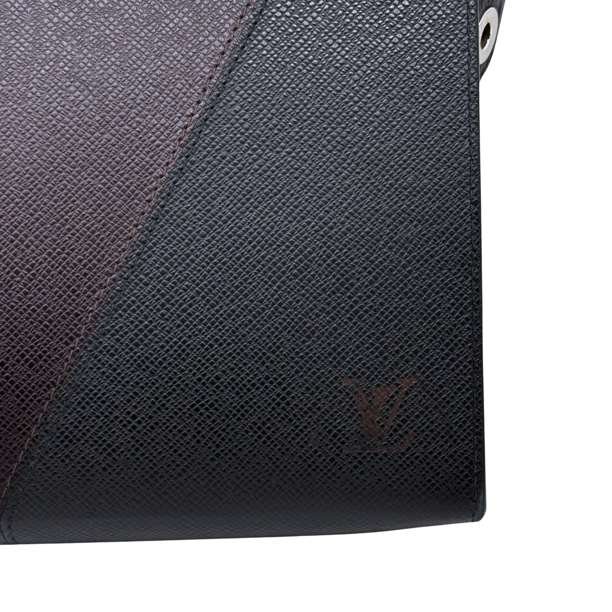 Louis Vuitton Pochette Voyage Taiga Leather MM (pre-owned)