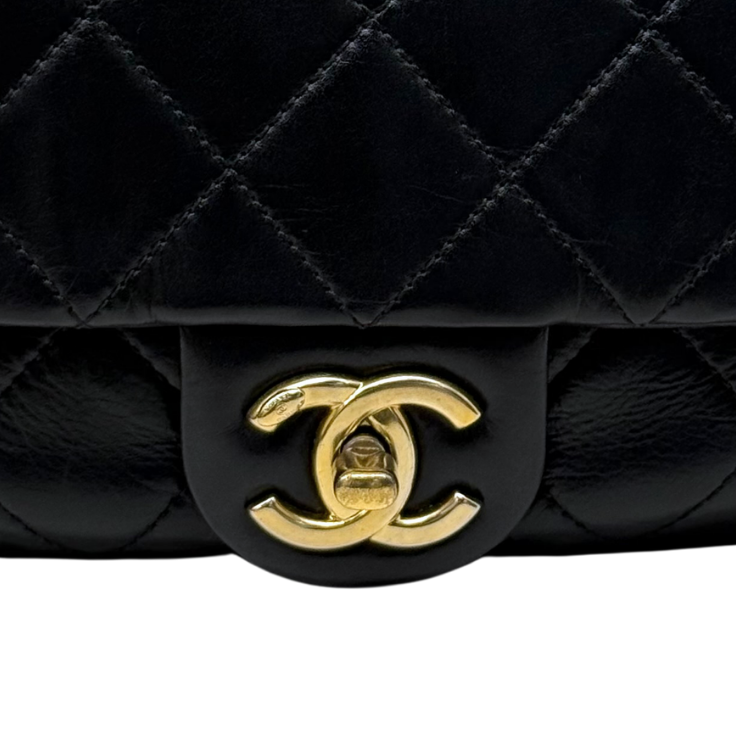 Pre-owned Chanel CC turn-lock clasp on black quilted leather flap