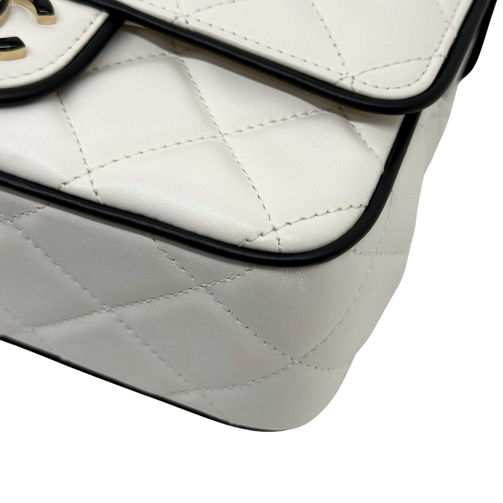 Pre-owned quilted shoulder bag corner with black trim and diamond stitching