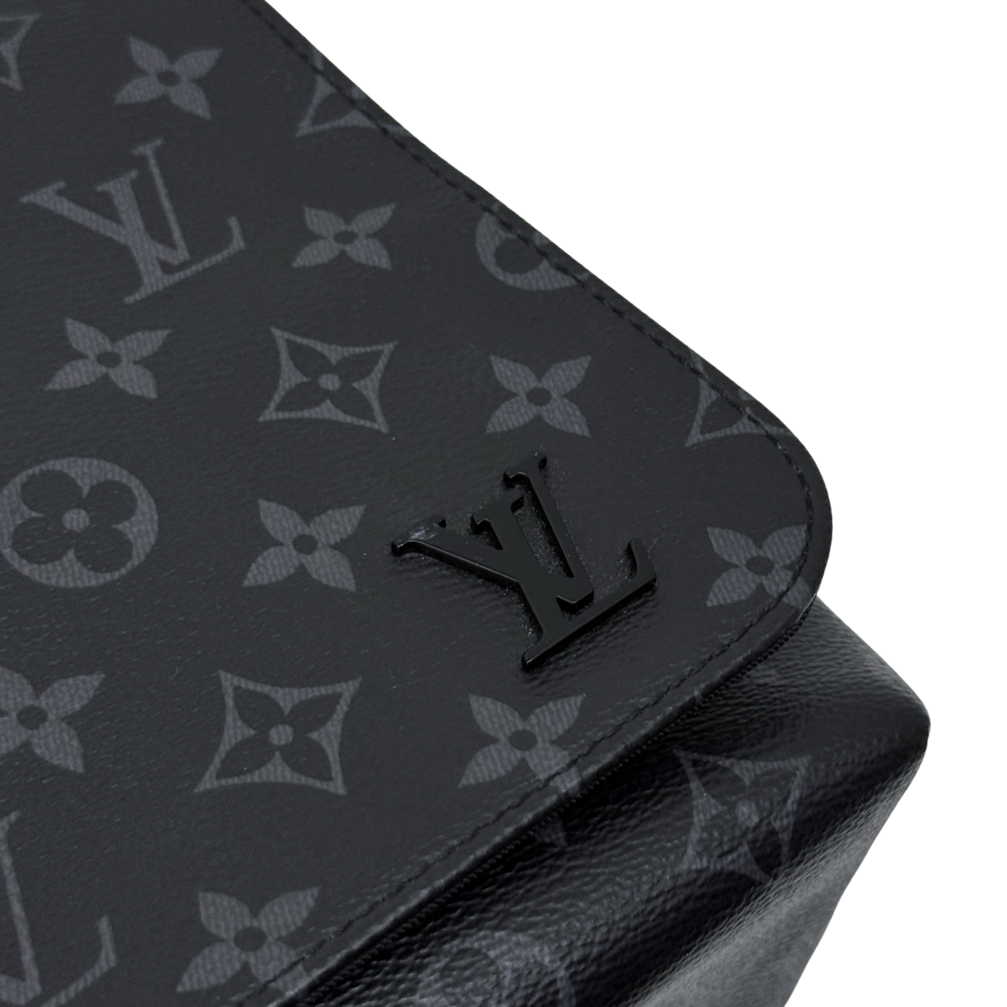 Louis Vuitton District Messenger Bag Monogram Eclipse Canvas MM crossbody bag black (pre-owned)