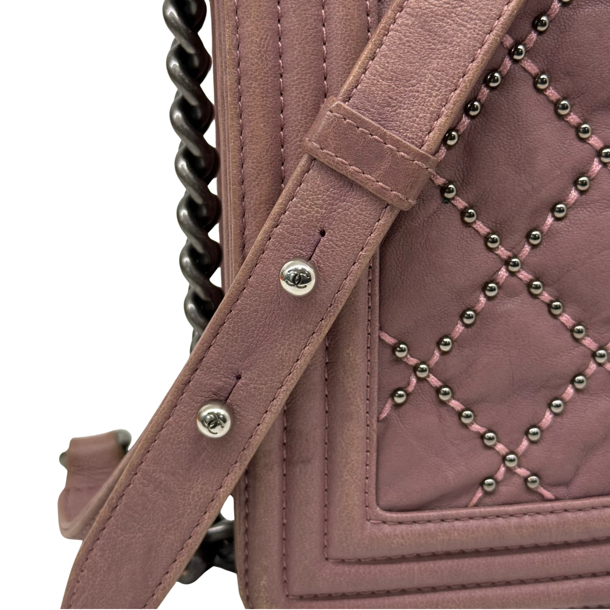 Chanel 2015-2016 Crumpled Lambskin Medium Studded Boy Flap Pink (pre-owned)