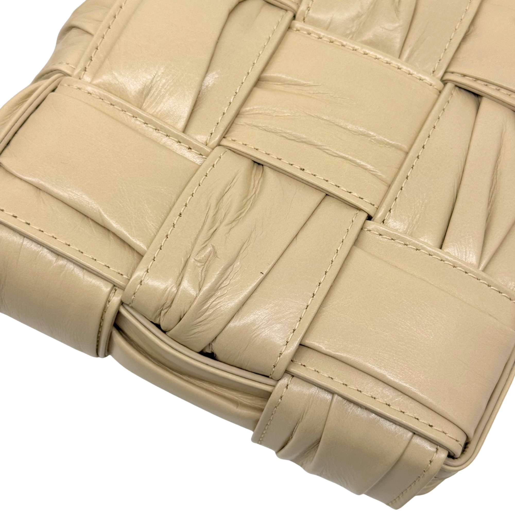 Bottega Calfskin Intreccio Plisse Cassette Crossbody Bag Porridge / beige (brand new)