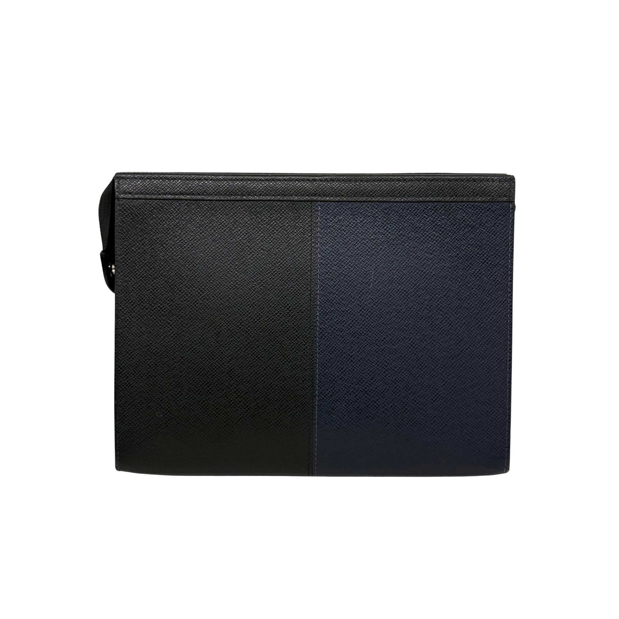 Louis Vuitton Pochette Voyage Taiga Leather MM (pre-owned)
