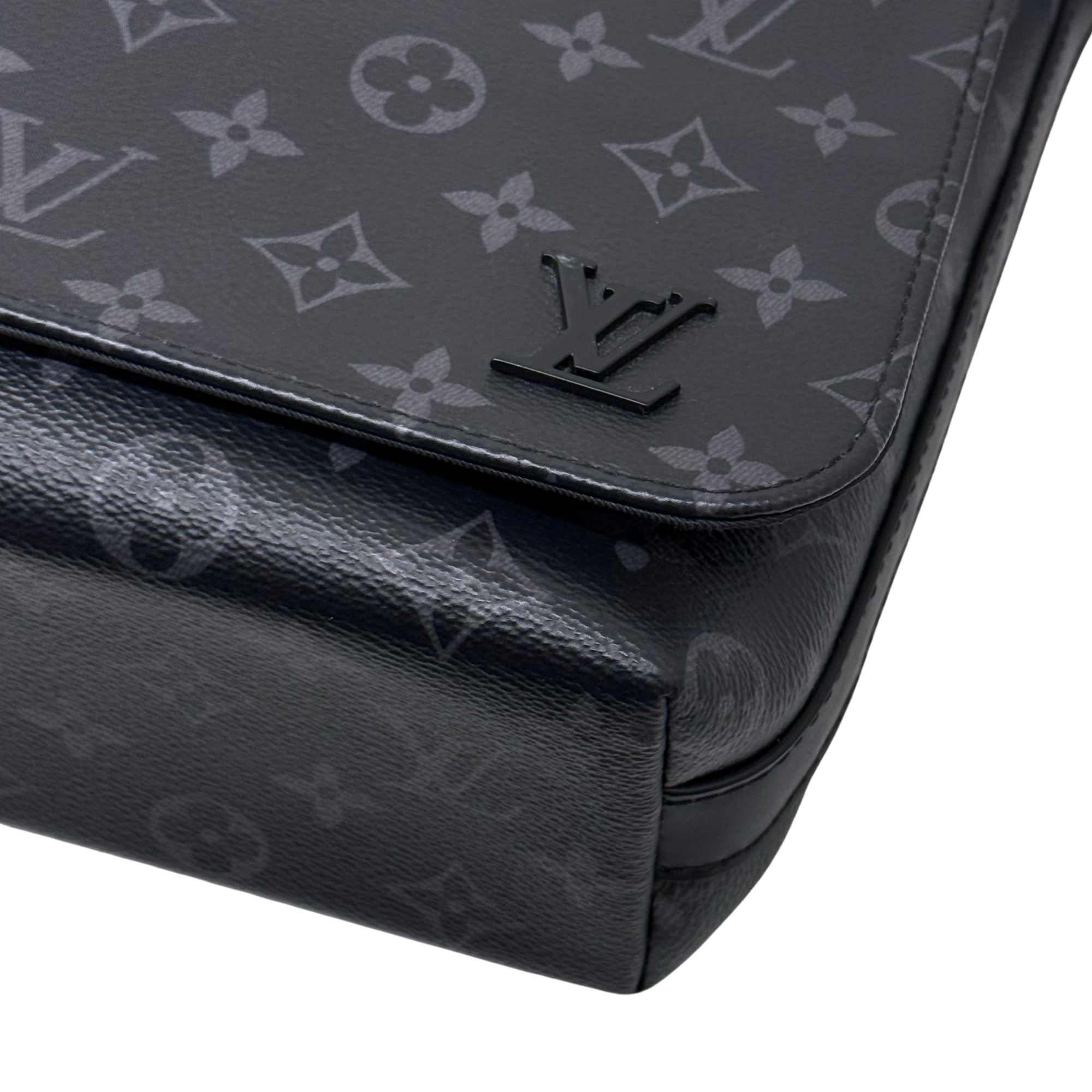 Louis Vuitton District Messenger Bag Monogram Eclipse Canvas MM crossbody bag black (pre-owned)