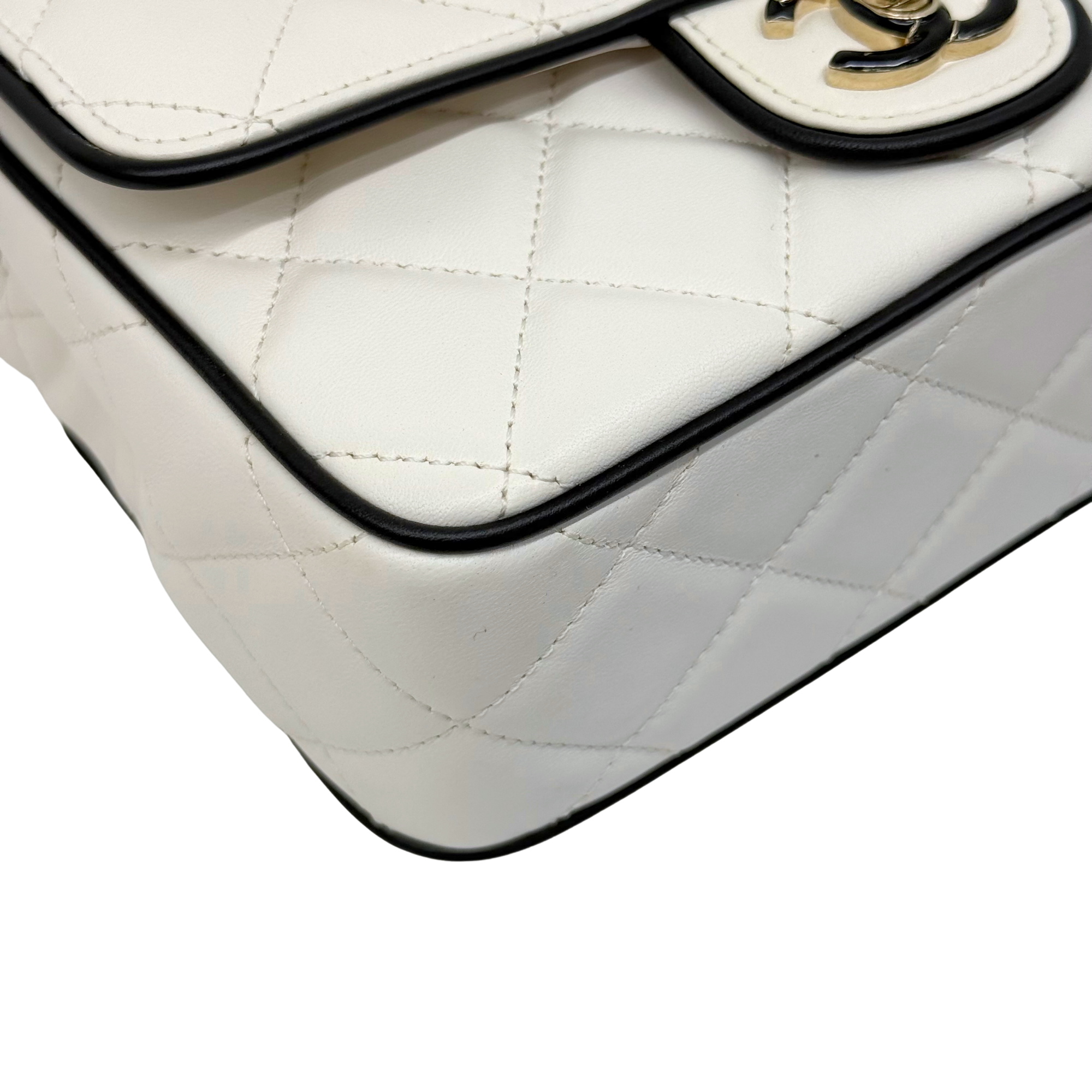 Pre-owned quilted shoulder bag side with black edge trim and diamond quilting