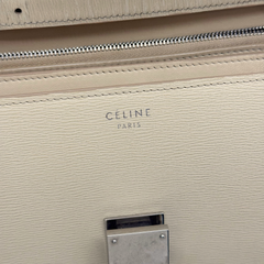 Beige Celine box shoulder bag, close-up of zipper and CELINE stamp