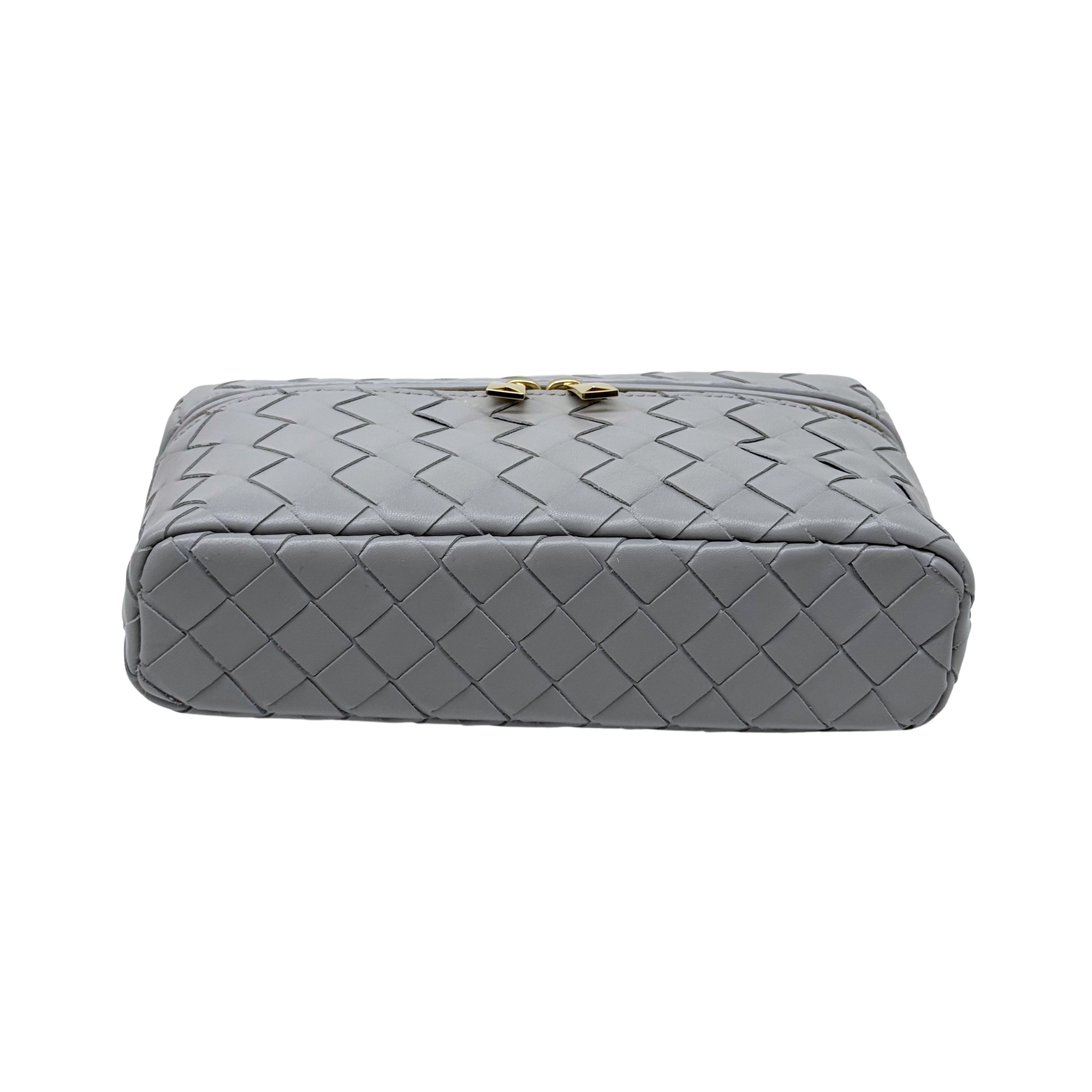 Bottega Veneta quilted leather bag, light gray, gold zip, rounded top