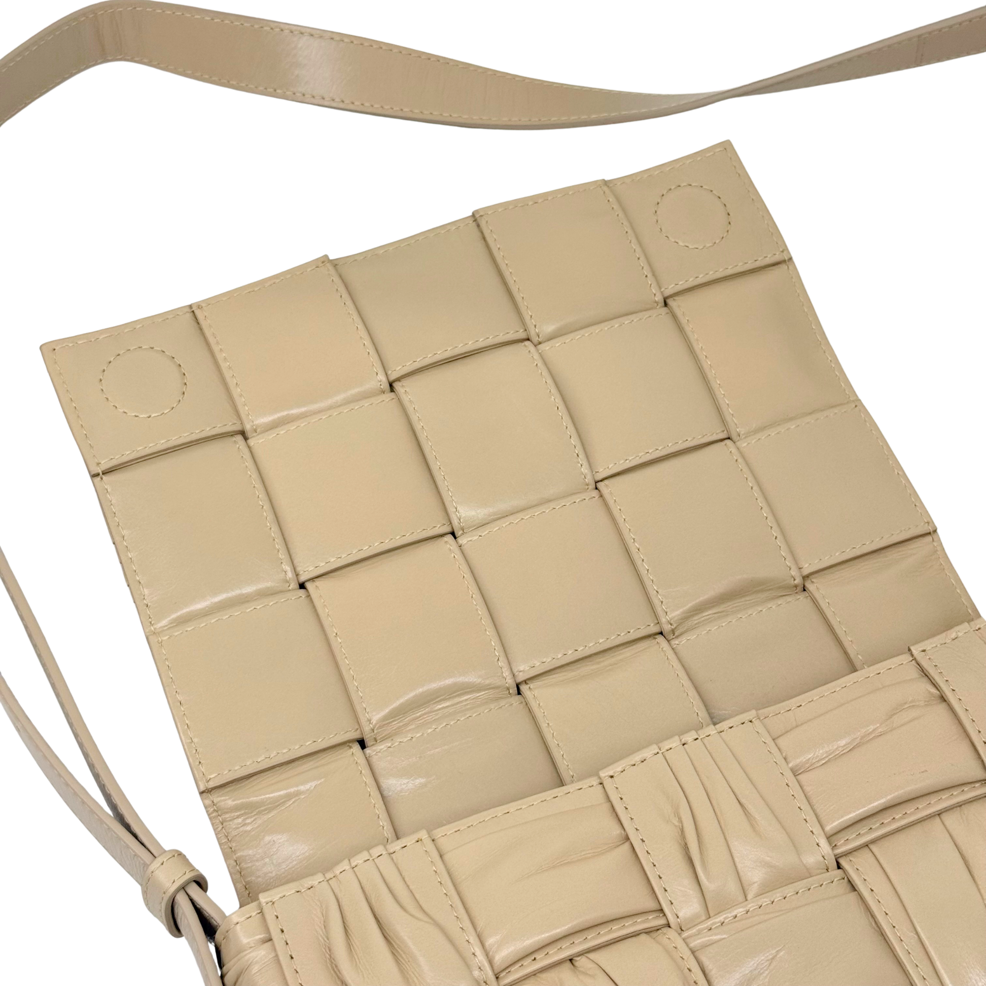Bottega Calfskin Intreccio Plisse Cassette Crossbody Bag Porridge / beige (brand new)