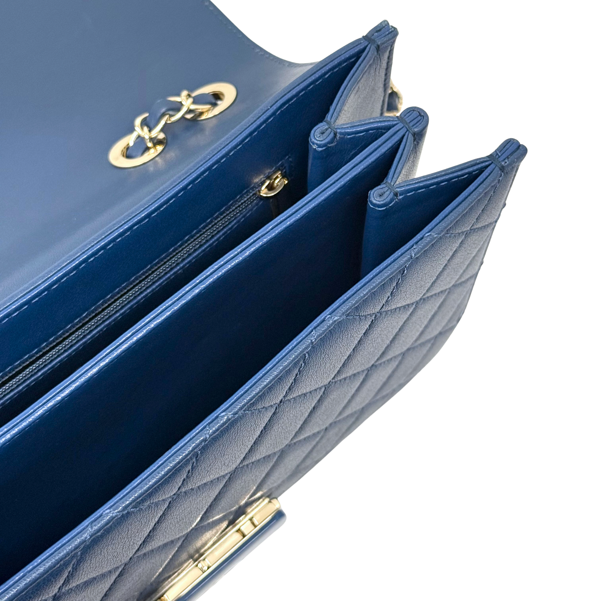 Chanel Beauty Lock Matelasse shoulder bag (pre-owned)